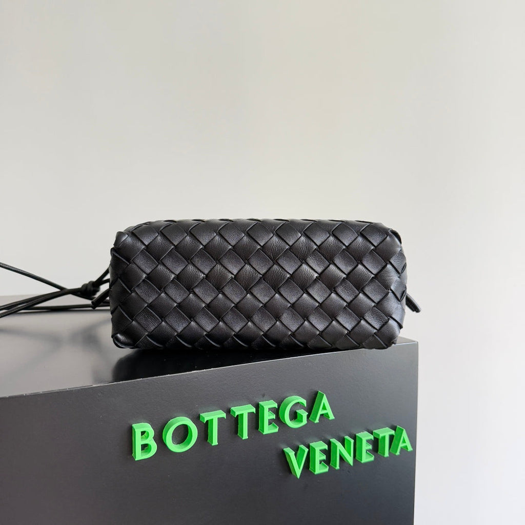 BOTTEGA VENETA MINI LOOP CAMERA BAG 22 IN BLACK CALFSKIN