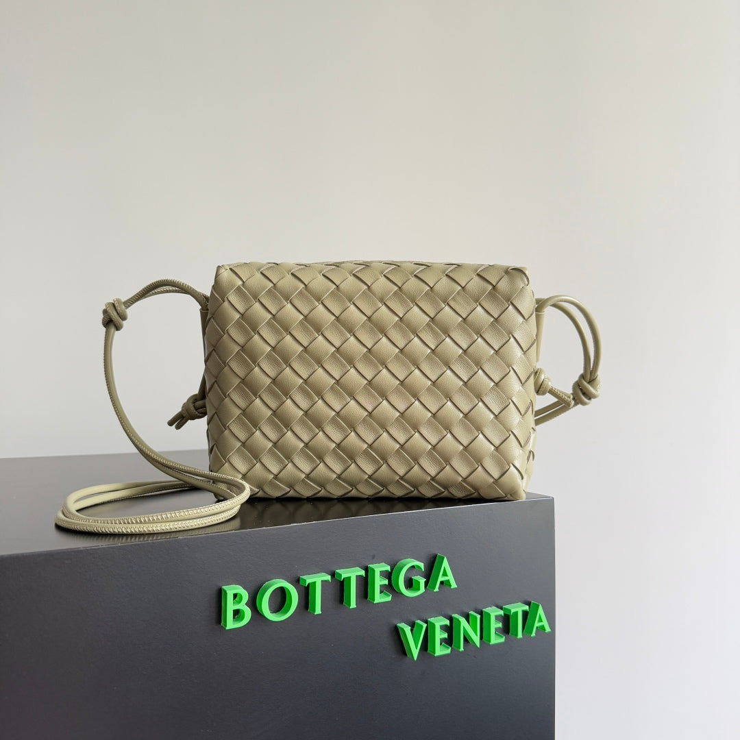 BOTTEGA VENETA MINI LOOP CAMERA BAG 22 IN BEIGE CALFSKIN