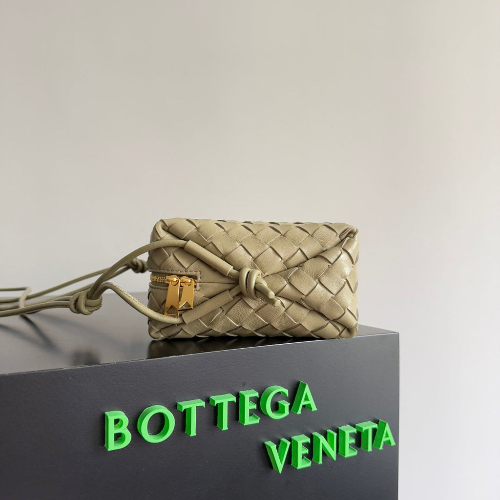 BOTTEGA VENETA MINI LOOP CAMERA BAG 22 IN BEIGE CALFSKIN