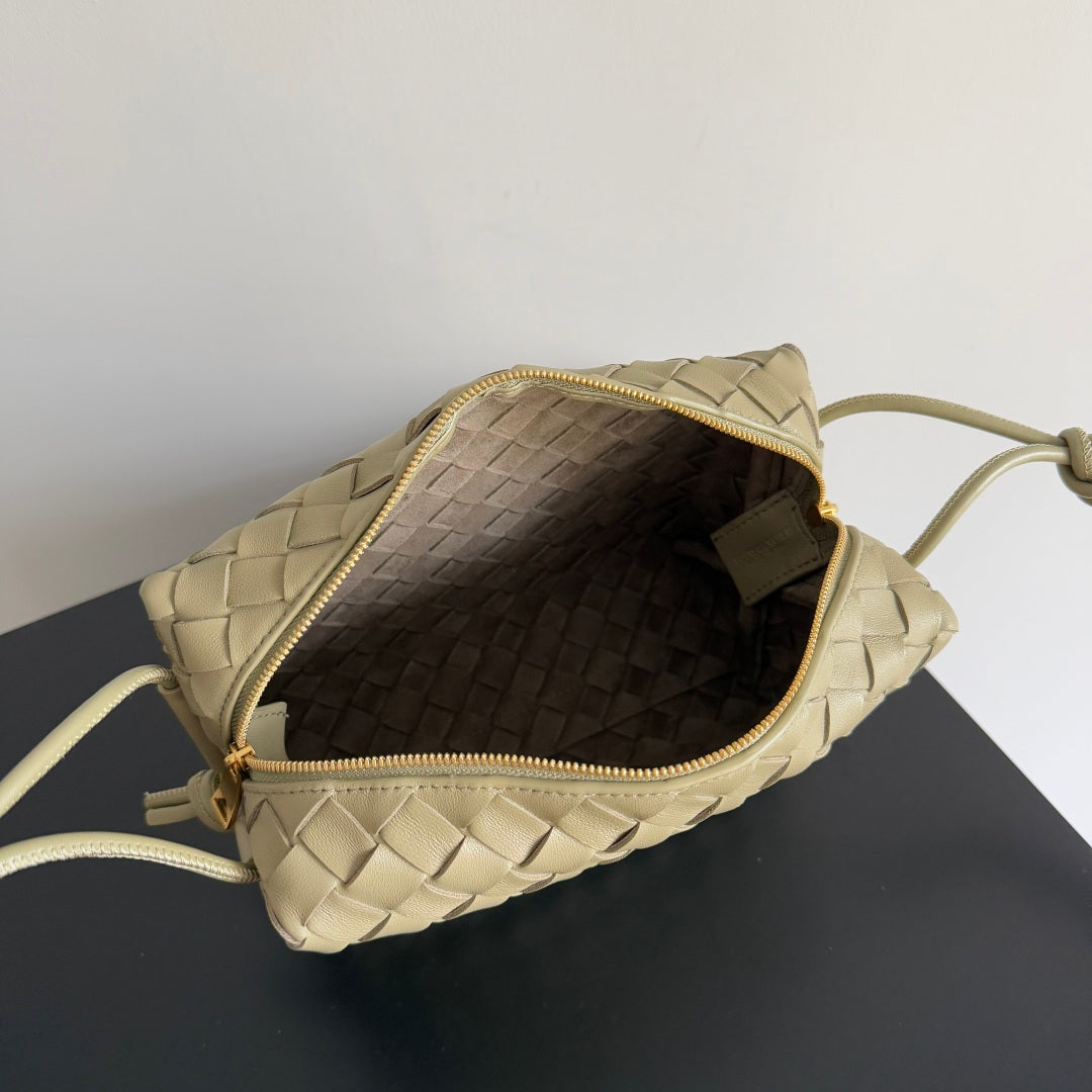 BOTTEGA VENETA MINI LOOP CAMERA BAG 22 IN BEIGE CALFSKIN