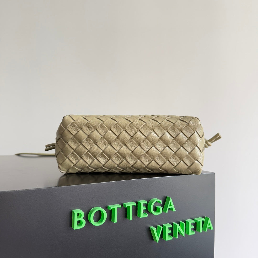 BOTTEGA VENETA MINI LOOP CAMERA BAG 22 IN BEIGE CALFSKIN