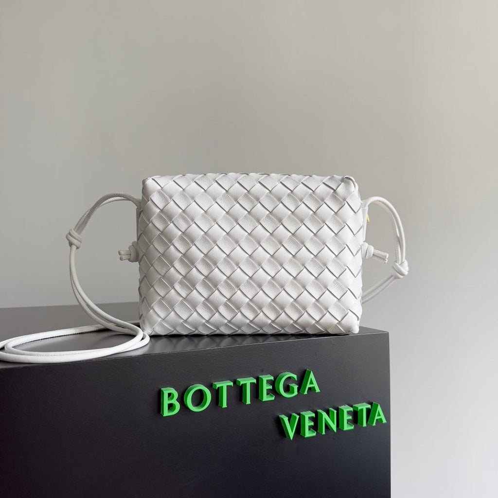 BOTTEGA VENETA MINI LOOP CAMERA BAG 22 IN WHITE CALFSKIN