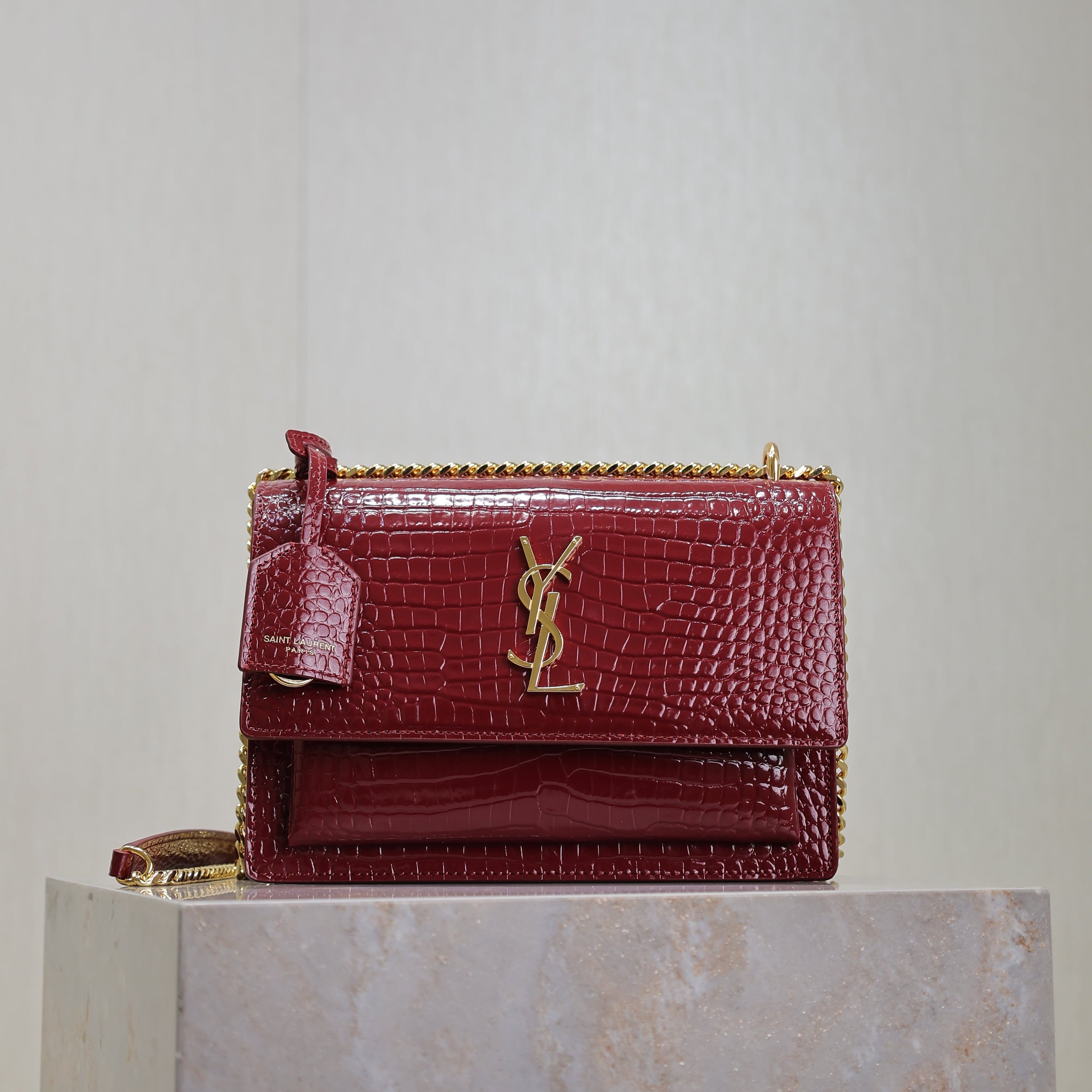 SAINT LAURENT YSL 25S SUNSET MEDIUM 22 IN CRIMSON RED CROCODILE-EMBOSSED CALFSKIN GOLD HARDWARE