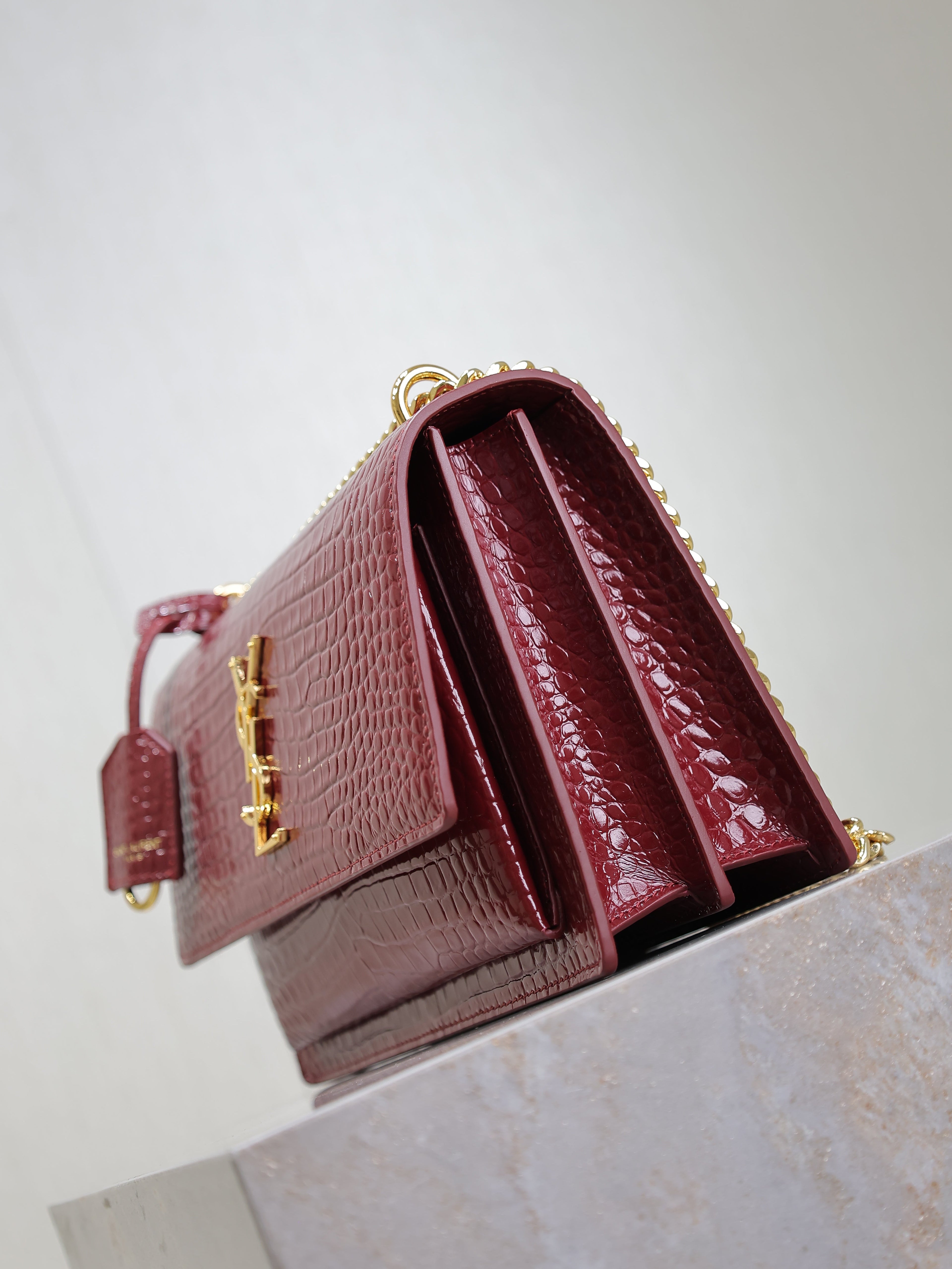 SAINT LAURENT YSL 25S SUNSET MEDIUM 22 IN CRIMSON RED CROCODILE-EMBOSSED CALFSKIN GOLD HARDWARE