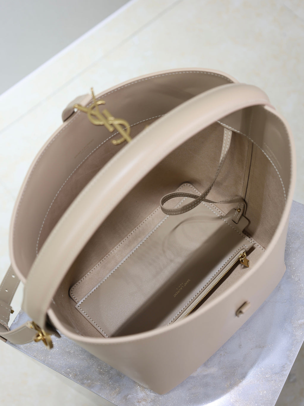 SAINT LAURENT YSL 25S LE 5 À 7 BUCKET 26 IN NUDE CALFSKIN GOLD HARDWARE