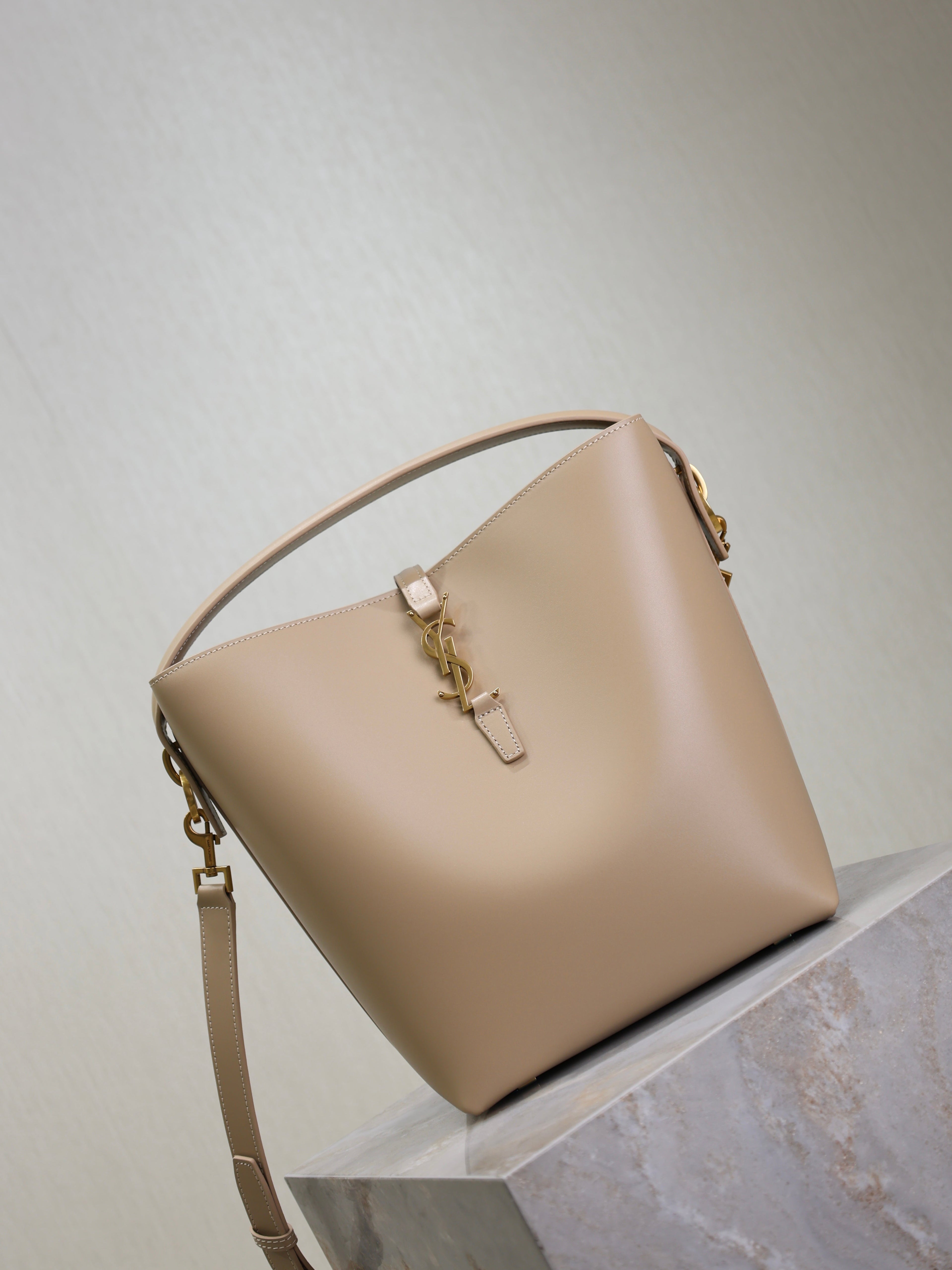 SAINT LAURENT YSL 25S LE 5 À 7 BUCKET 26 IN NUDE CALFSKIN GOLD HARDWRE