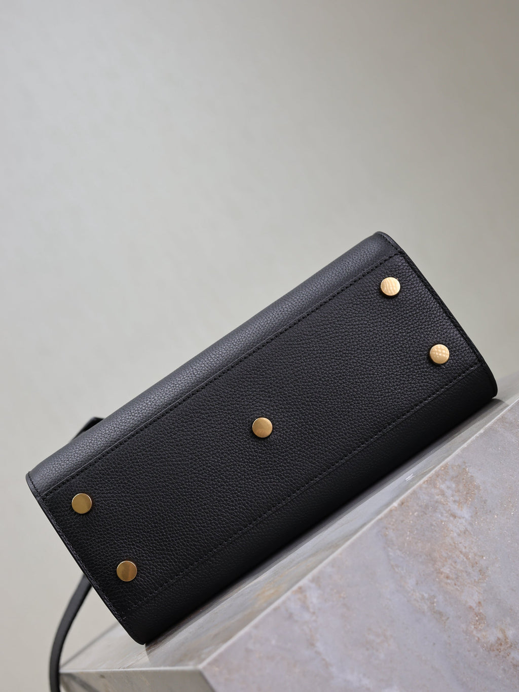 SAINT LAURENT YSL 25S SAC DE JOUR MM 26 IN BLACK SUPPLE GRAINED CALFSKIN GOLD HARDWARE