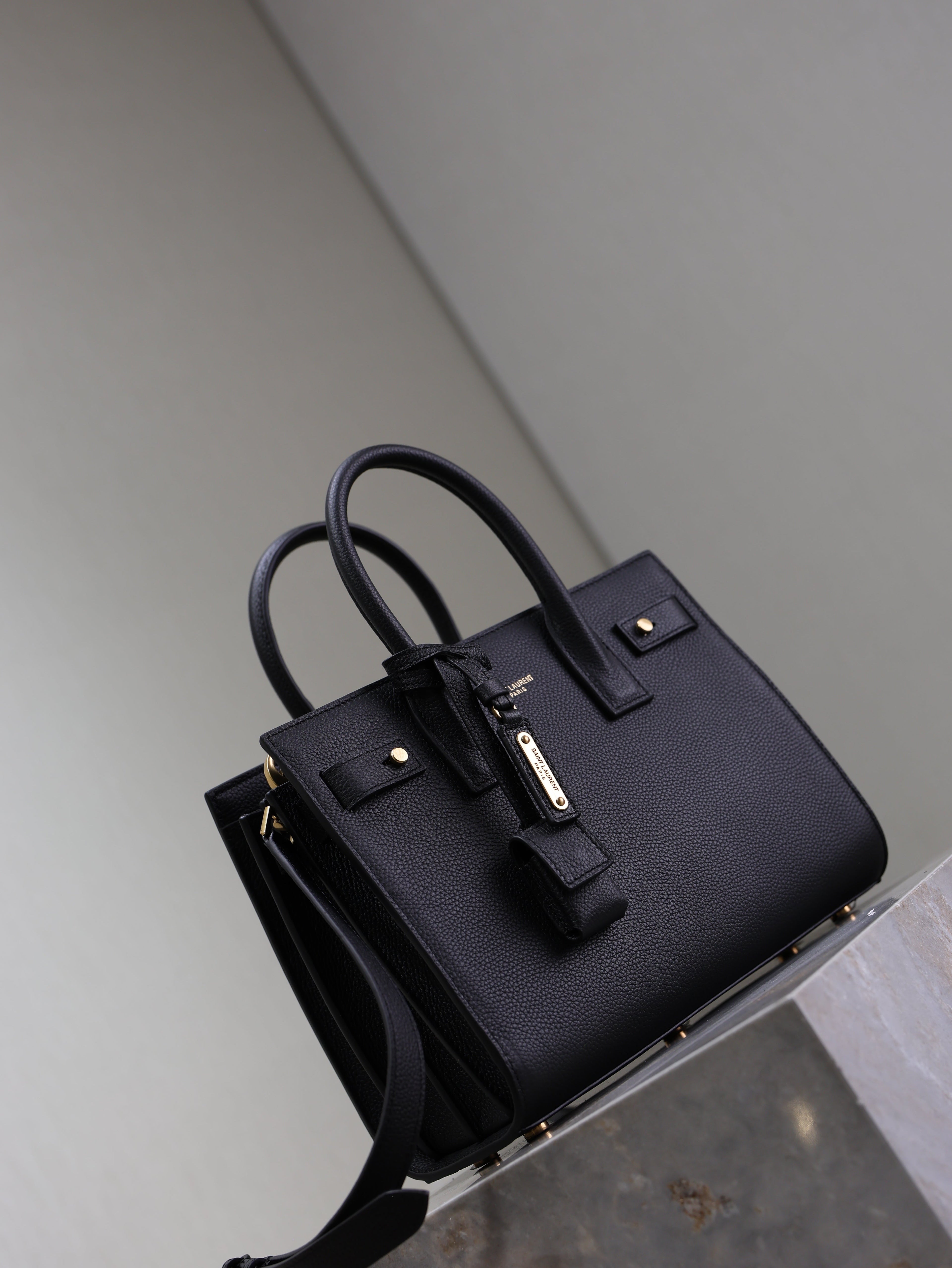 SAINT LAURENT YSL 25S SAC DE JOUR MM 26 IN BLACK SUPPLE GRAINED CALFSKIN GOLD HARDWARE
