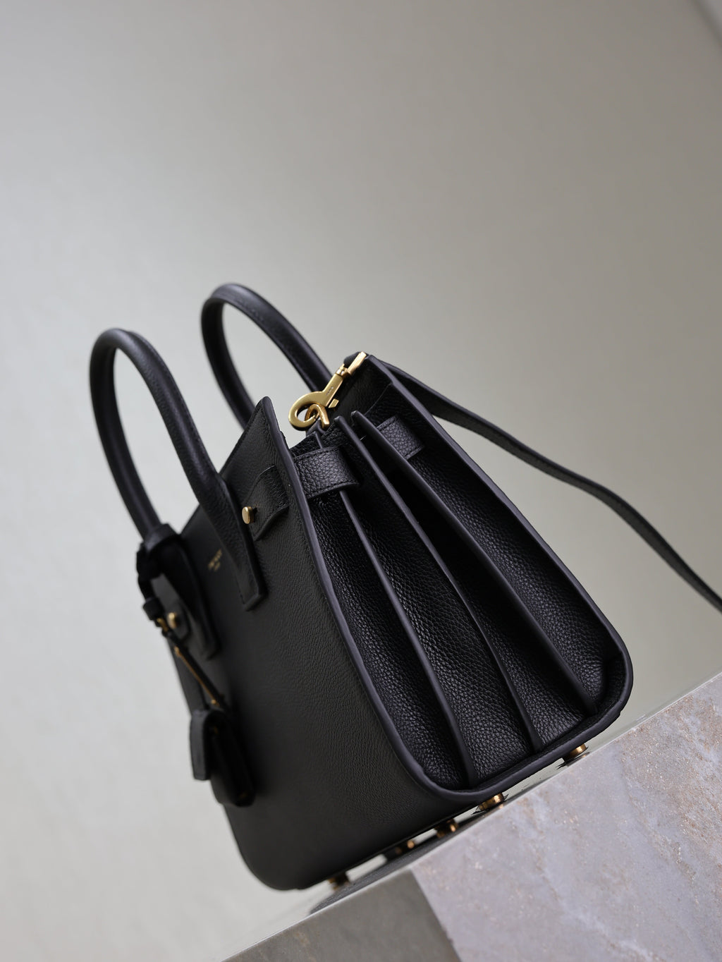 SAINT LAURENT YSL 25S SAC DE JOUR MM 26 IN BLACK SUPPLE GRAINED CALFSKIN GOLD HARDWARE