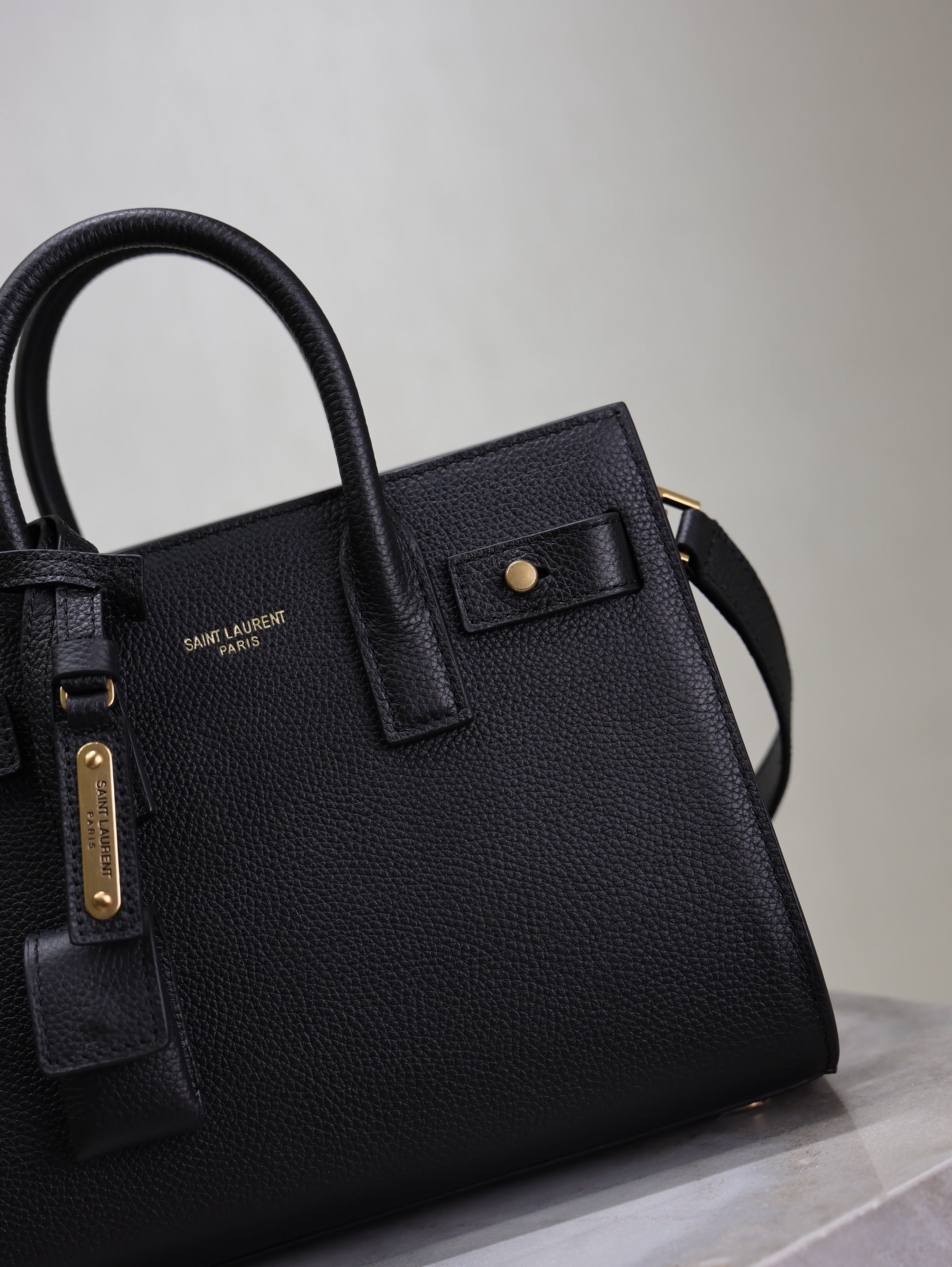 SAINT LAURENT YSL 25S SAC DE JOUR 22 IN BLACK SUPPLE GRAINED CALFSKIN GOLD HARDWRE