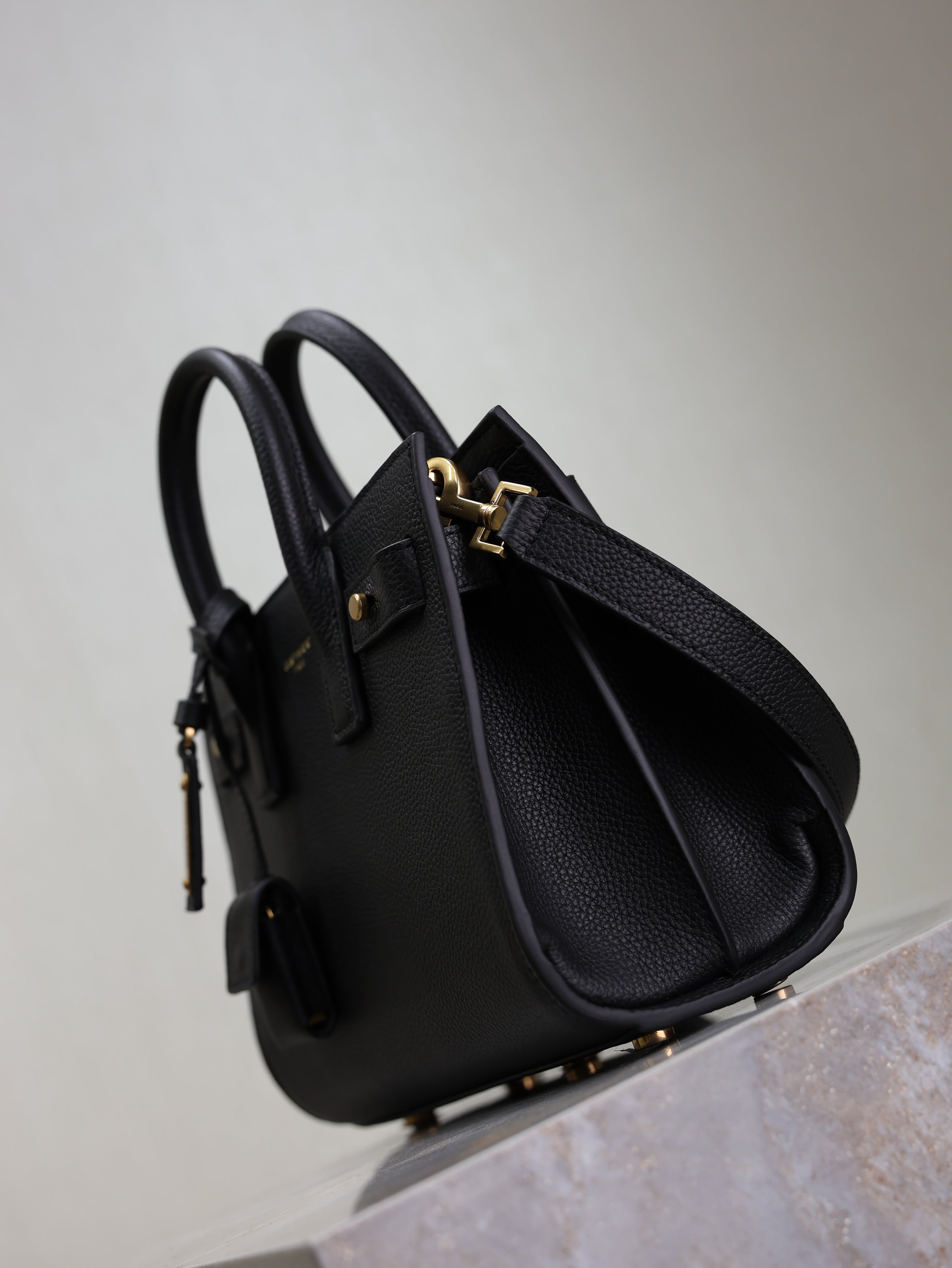 SAINT LAURENT YSL 25S SAC DE JOUR 22 IN BLACK SUPPLE GRAINED CALFSKIN GOLD HARDWARE