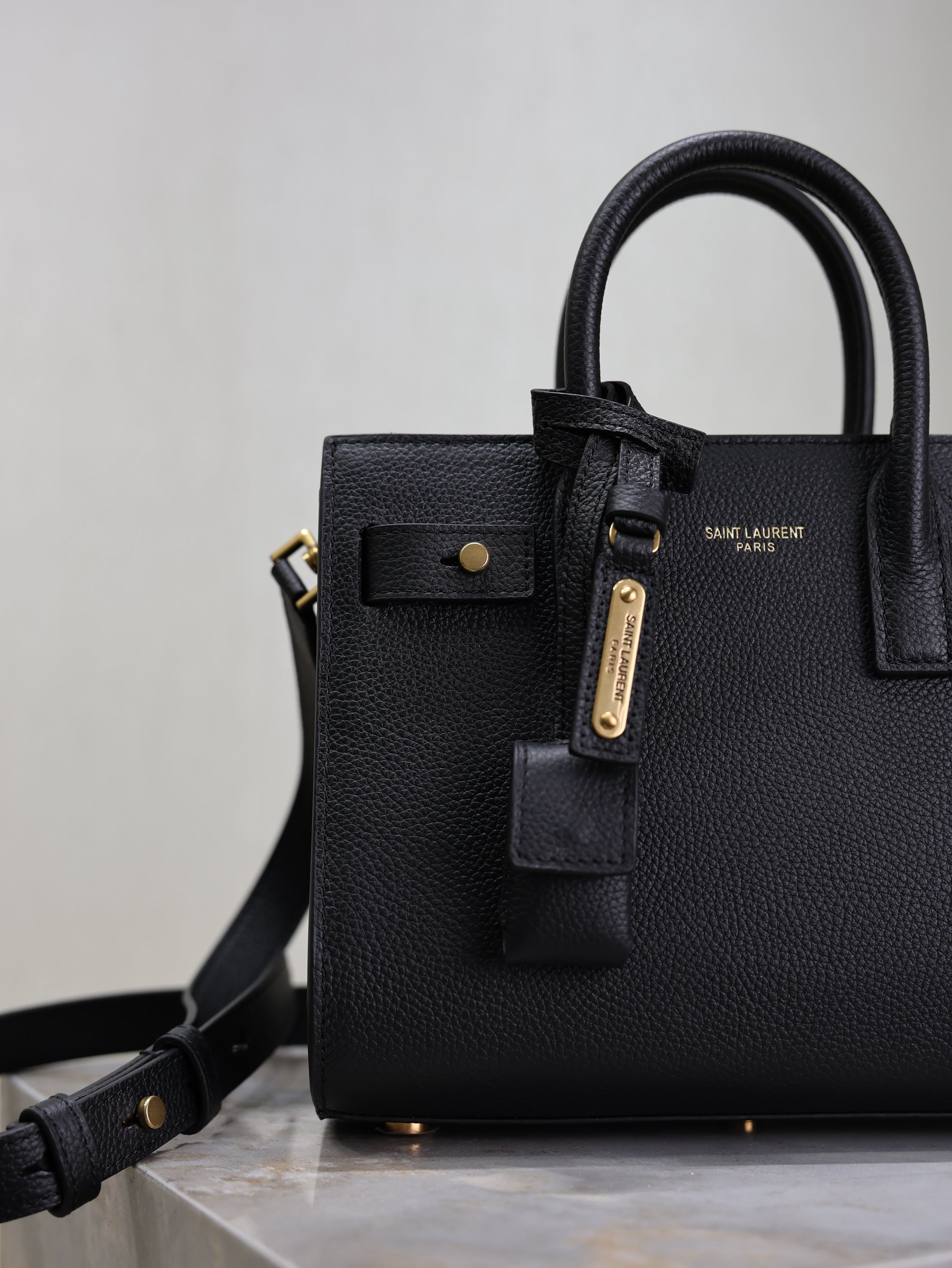 SAINT LAURENT YSL 25S SAC DE JOUR 22 IN BLACK SUPPLE GRAINED CALFSKIN GOLD HARDWARE