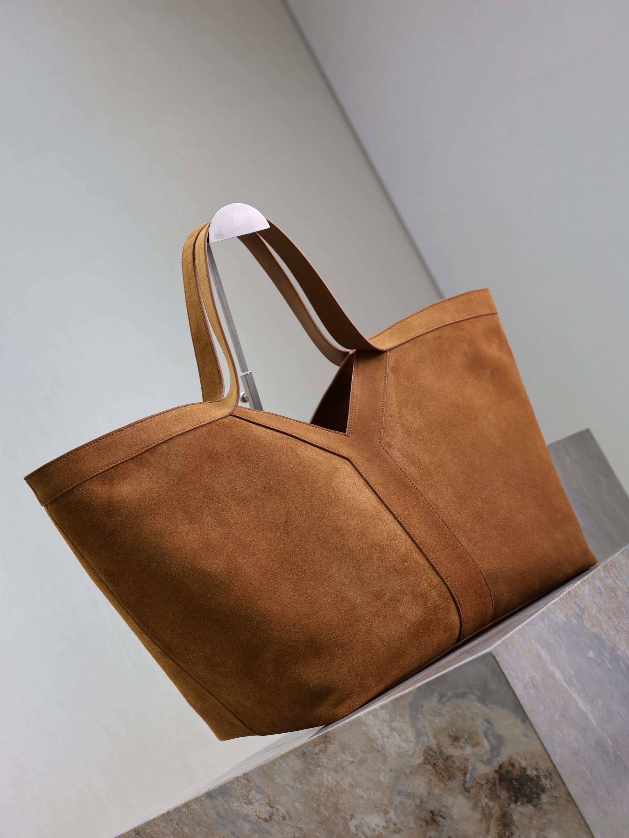 SAINT LAURENT YSL 25S Y MAXI TOTE 50 IN CARAMEL SUEDE GOLD HARDWRE