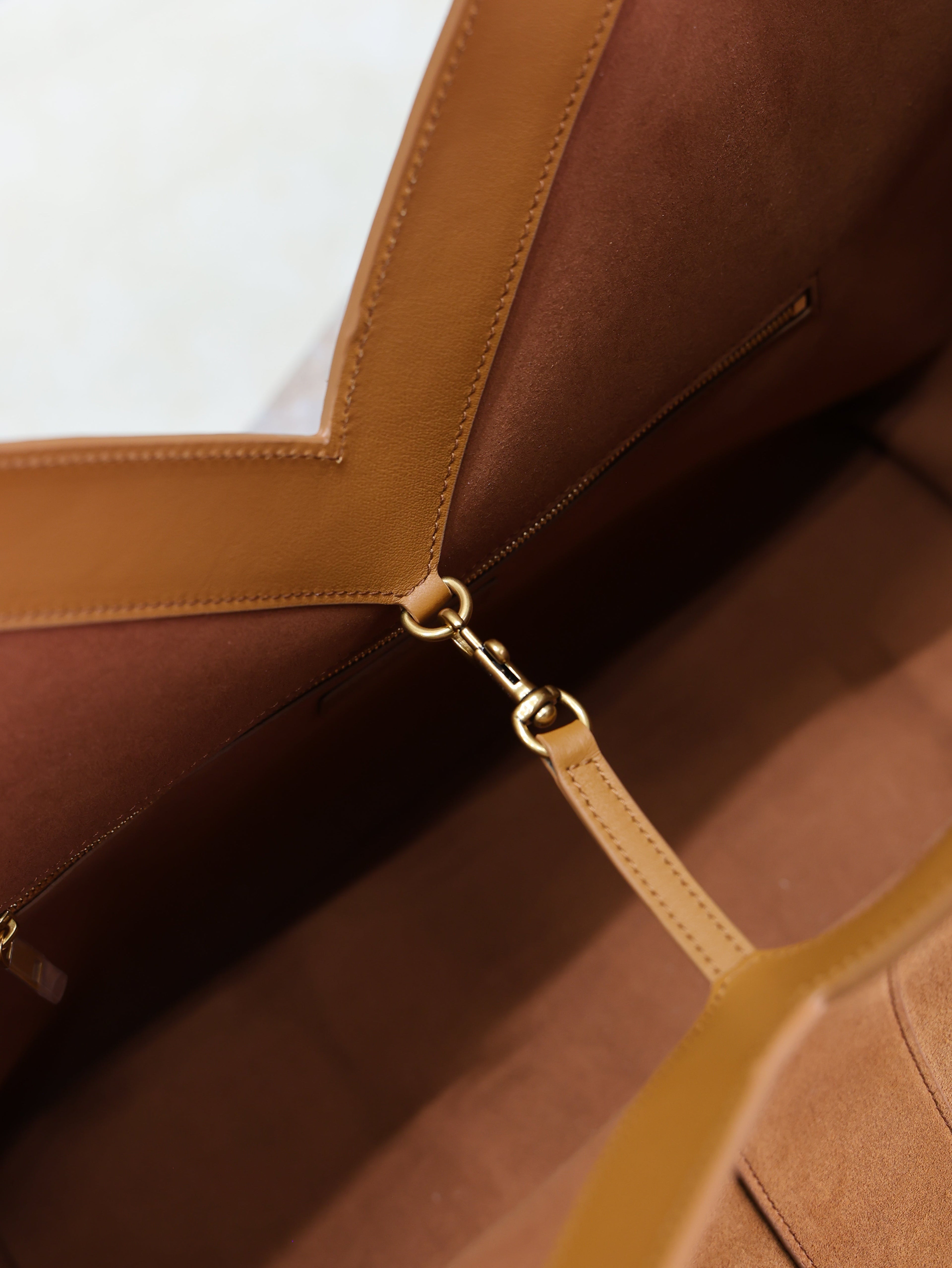 SAINT LAURENT YSL 25S Y MAXI TOTE 50 IN CARAMEL SUEDE GOLD HARDWARE