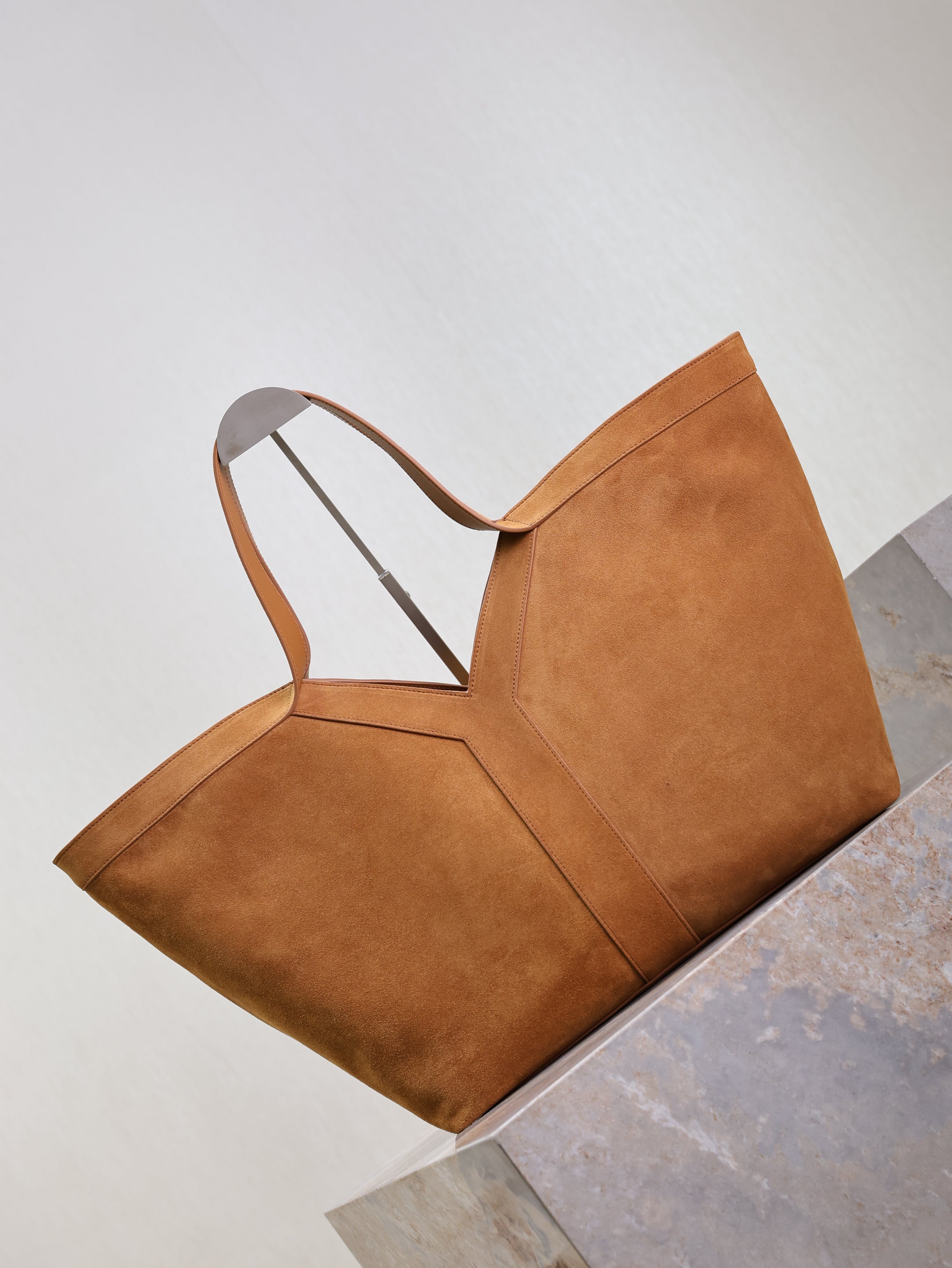 SAINT LAURENT YSL 25S Y MAXI TOTE 50 IN CARAMEL SUEDE GOLD HARDWRE