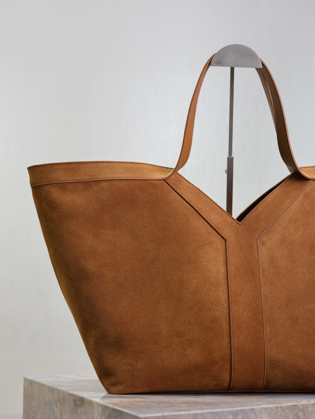 SAINT LAURENT YSL 25S Y MAXI TOTE 50 IN CARAMEL SUEDE GOLD HARDWRE
