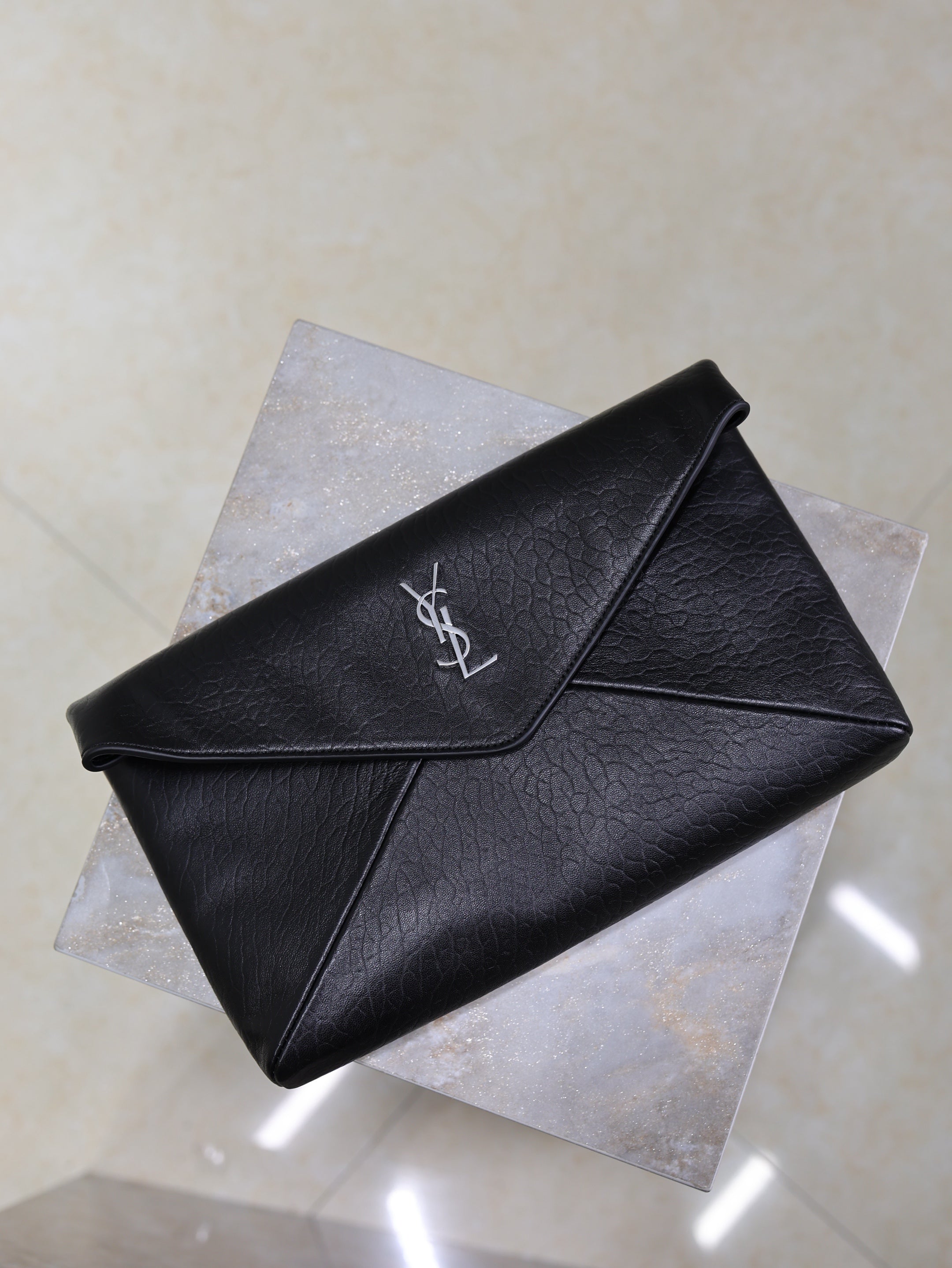 SAINT LAURENT YSL 25S CASSANDRE LARGE ENVELOPE POUCH 29 IN BLACK CALFSKIN GRAY HARDWRE