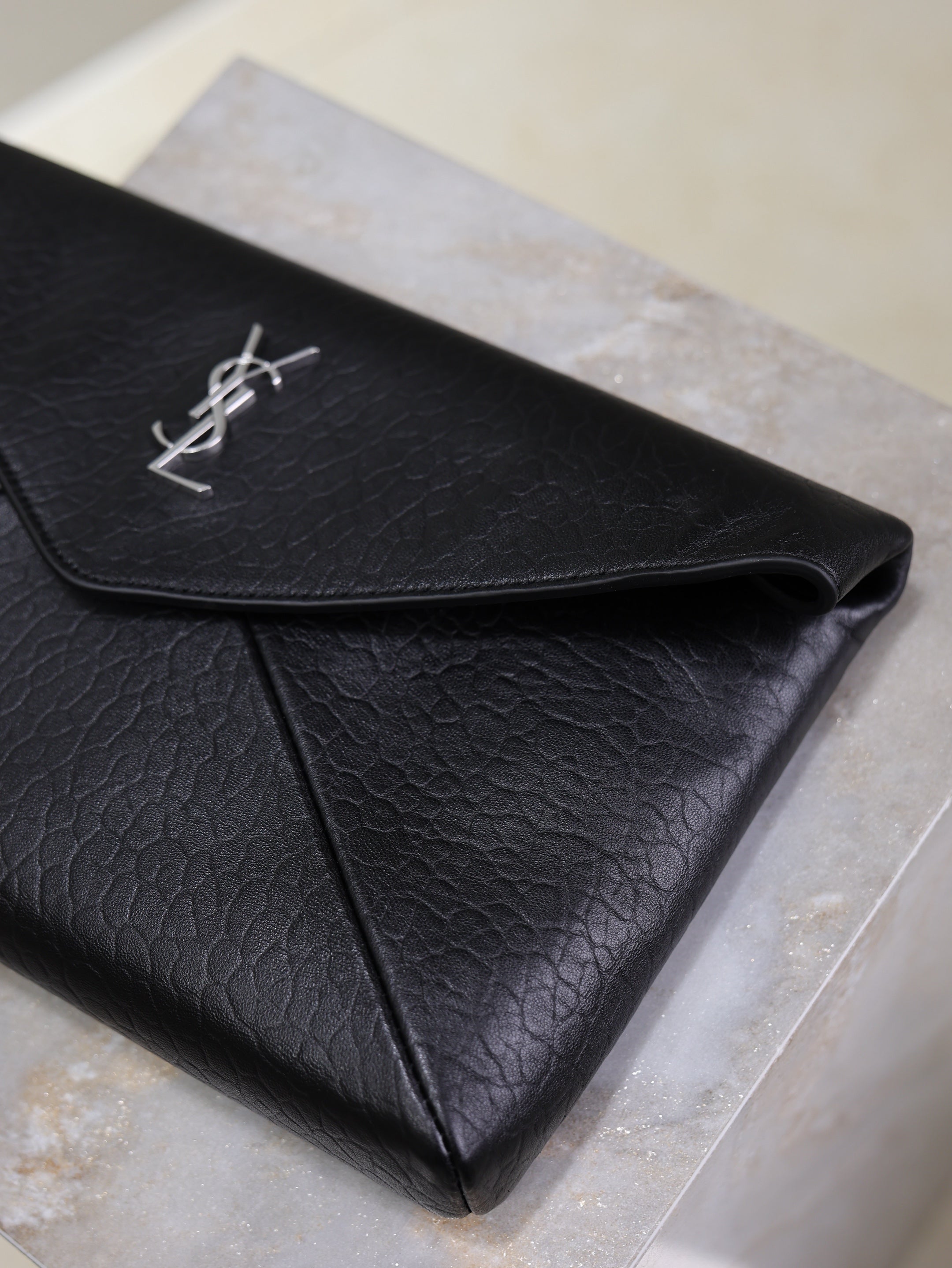 SAINT LAURENT YSL 25S CASSANDRE LARGE ENVELOPE POUCH 29 IN BLACK CALFSKIN GRAY HARDWARE