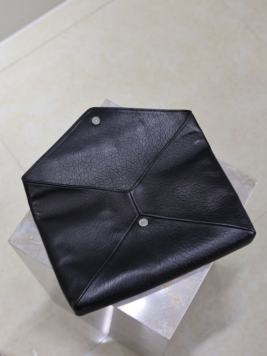 SAINT LAURENT YSL 25S CASSANDRE LARGE ENVELOPE POUCH 29 IN BLACK CALFSKIN GRAY HARDWARE