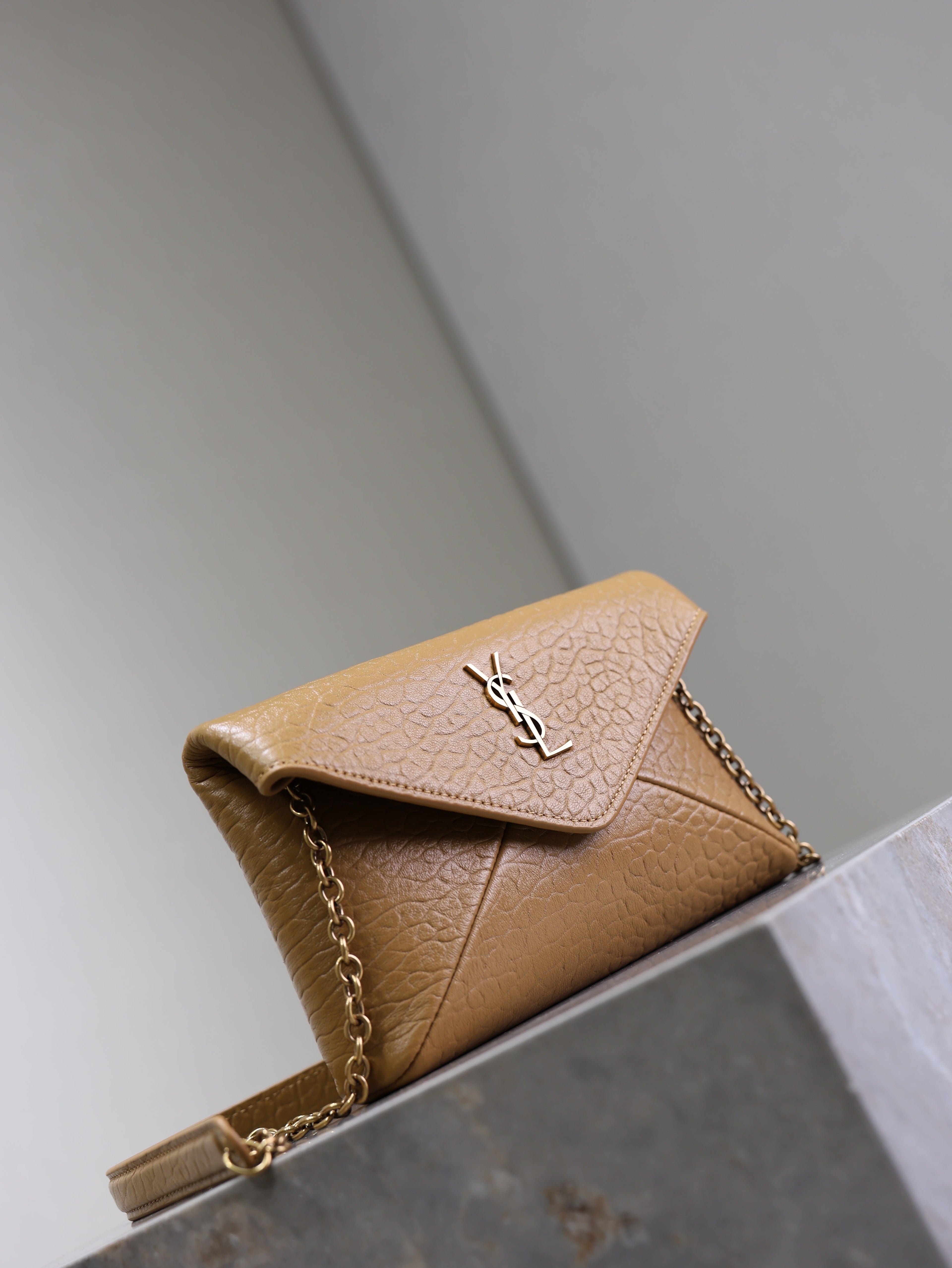 SAINT LAURENT YSL 25S CALYPSO MINI 19 IN CARAMEL LAMBSKIN GOLD HARDWARE