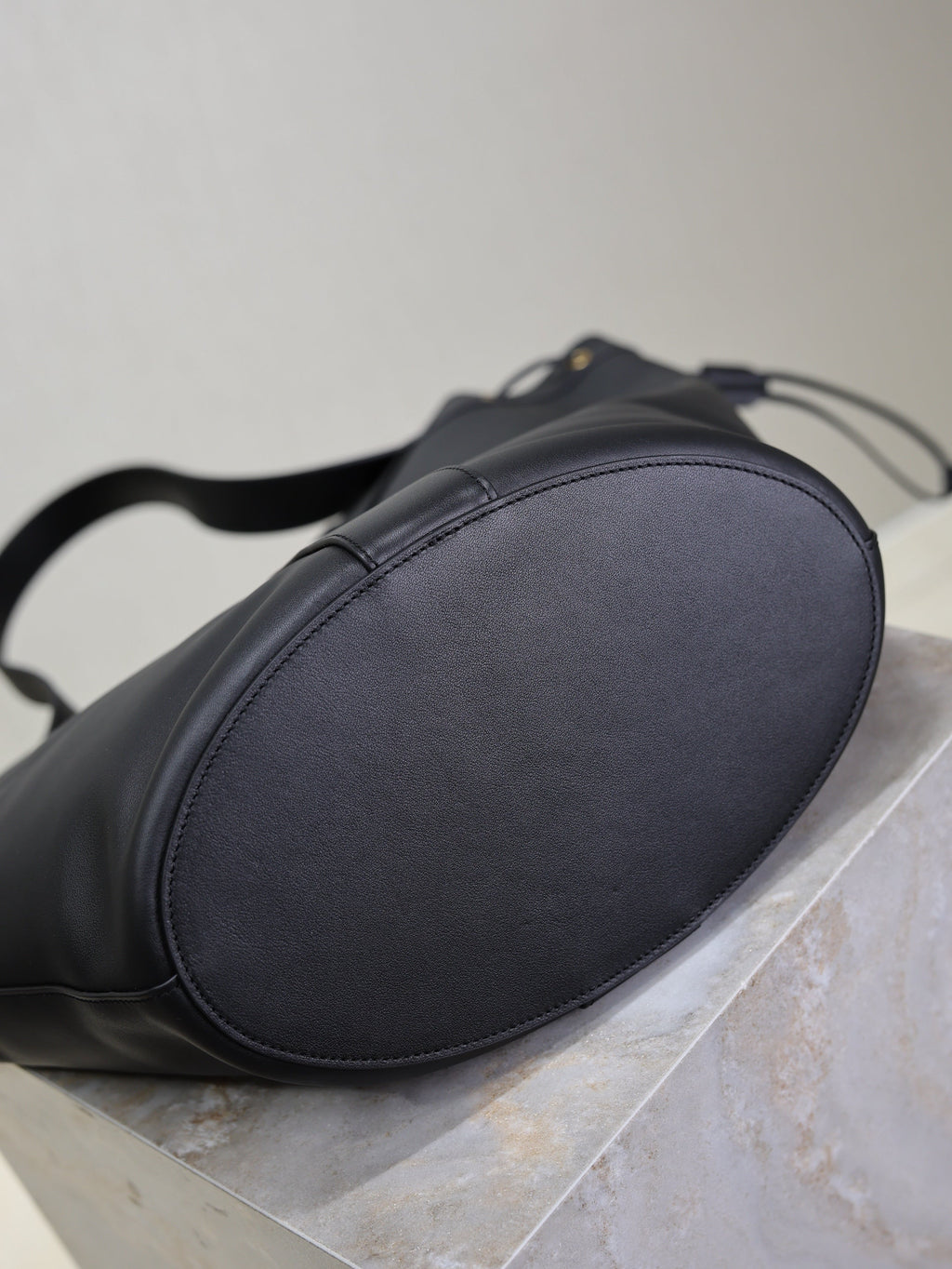 SAINT LAURENT YSL 25S Y LARGE HOBO 50 IN BLACK CALFSKIN GOLD HARDWRE