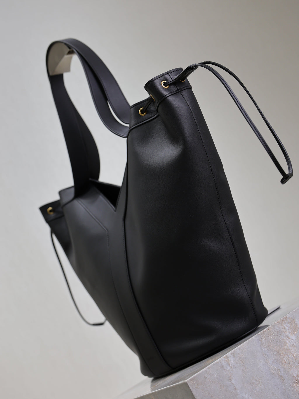 SAINT LAURENT YSL 25S Y LARGE HOBO 50 IN BLACK CALFSKIN GOLD HARDWRE