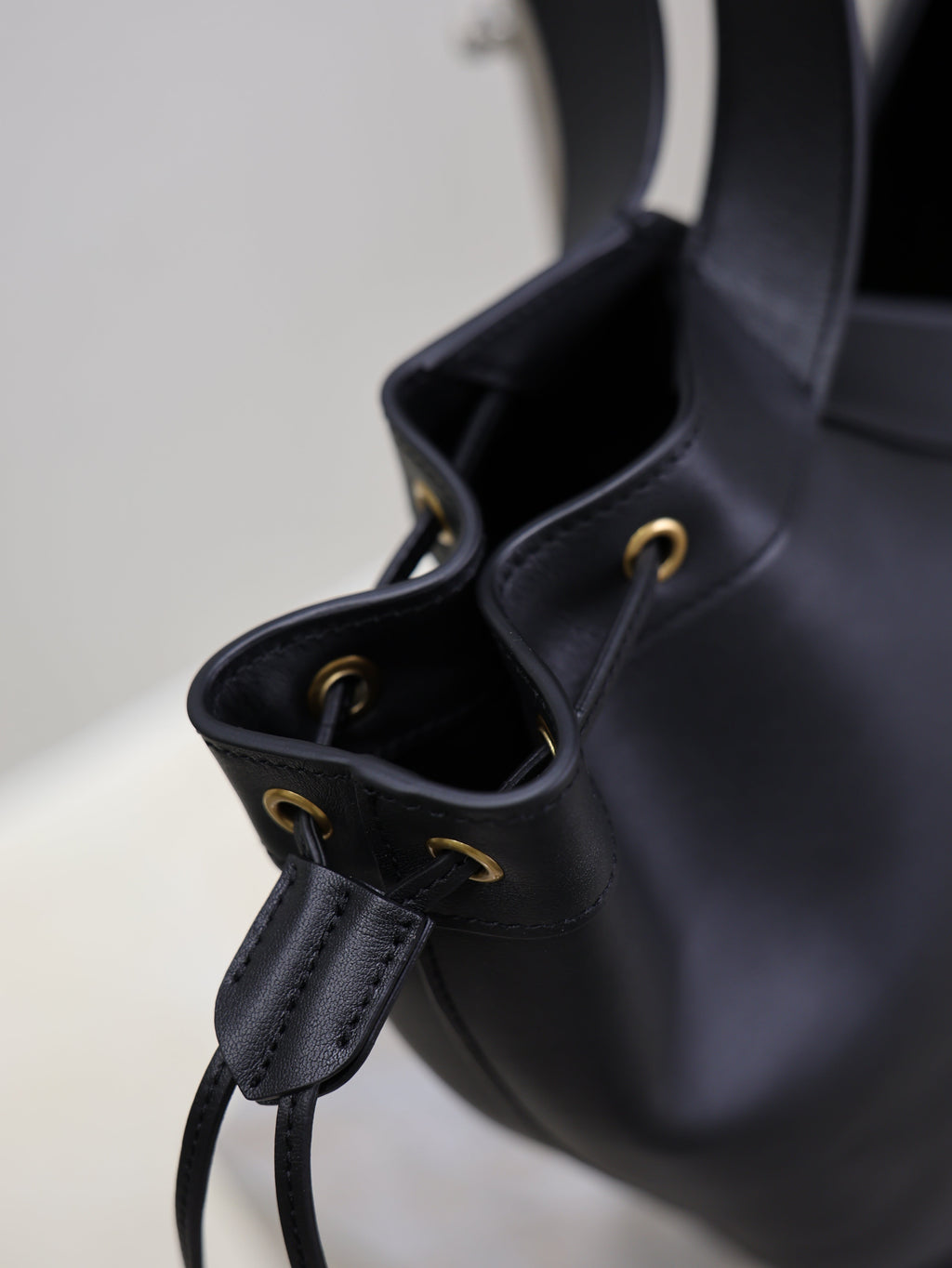 SAINT LAURENT YSL 25S Y LARGE HOBO 50 IN BLACK CALFSKIN GOLD HARDWRE