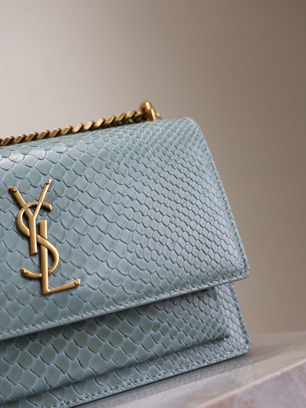 SAINT LAURENT YSL 25S SUNSET MEDIUM 22 IN LIGHT BLUE CROCODILE-EMBOSSED CALFSKIN GOLD HARDWRE