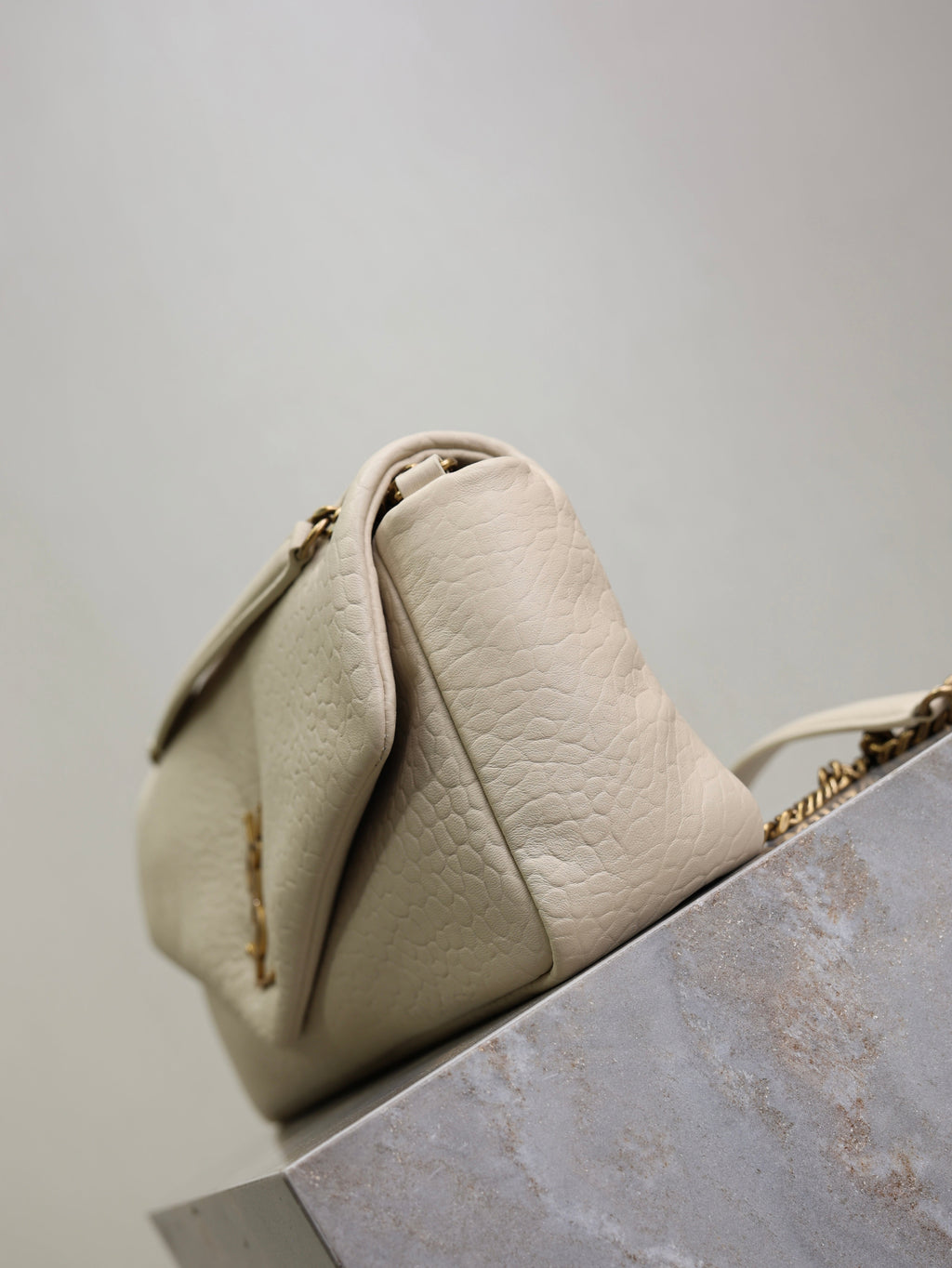 SAINT LAURENT YSL 25S CALYPSO 30 IN IVORY GRAINED CALFSKIN GOLD HARDWRE