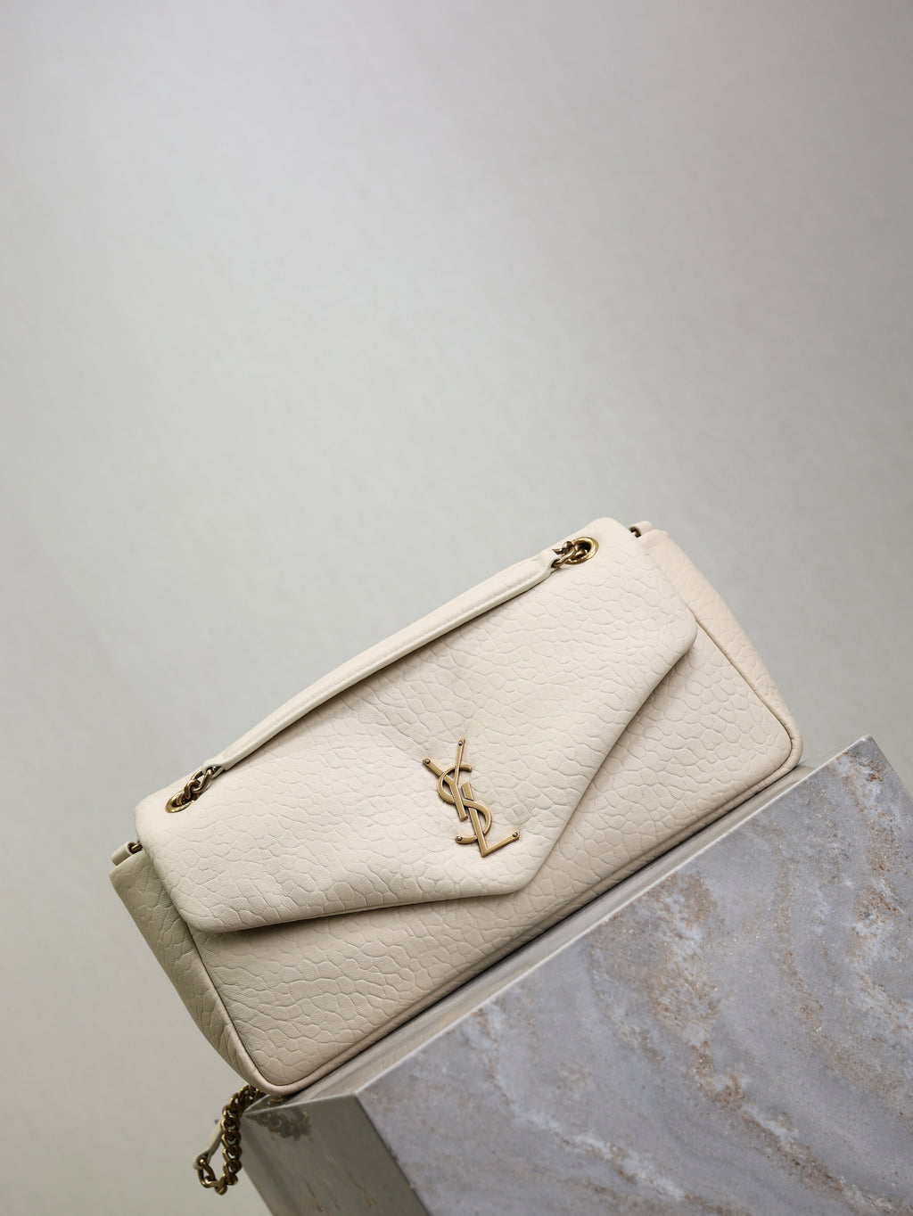 SAINT LAURENT YSL 25S CALYPSO 30 IN IVORY GRAINED CALFSKIN GOLD HARDWRE