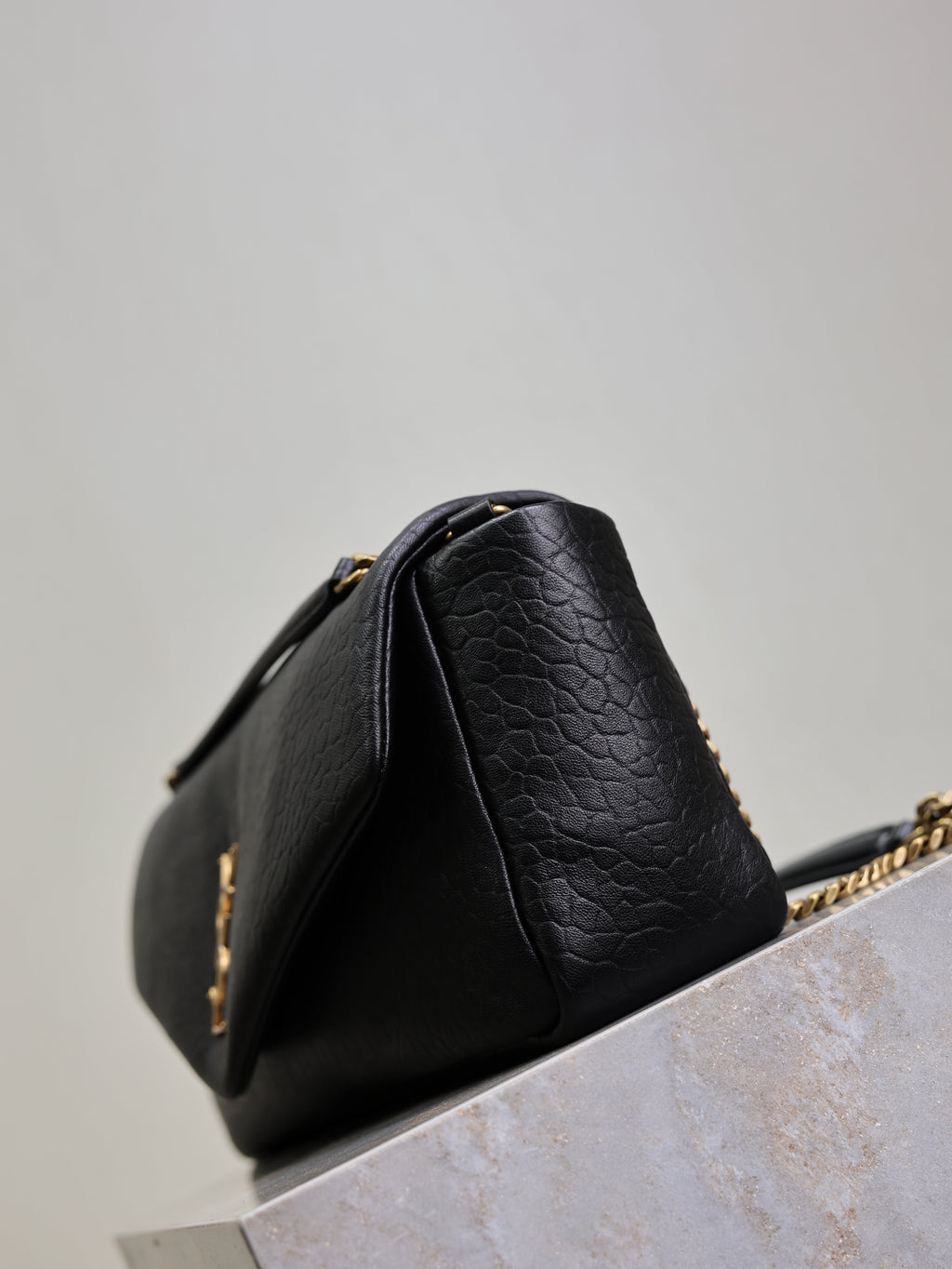 SAINT LAURENT YSL 25S CALYPSO 30 IN BLACK GRAINED CALFSKIN GOLD HARDWARE