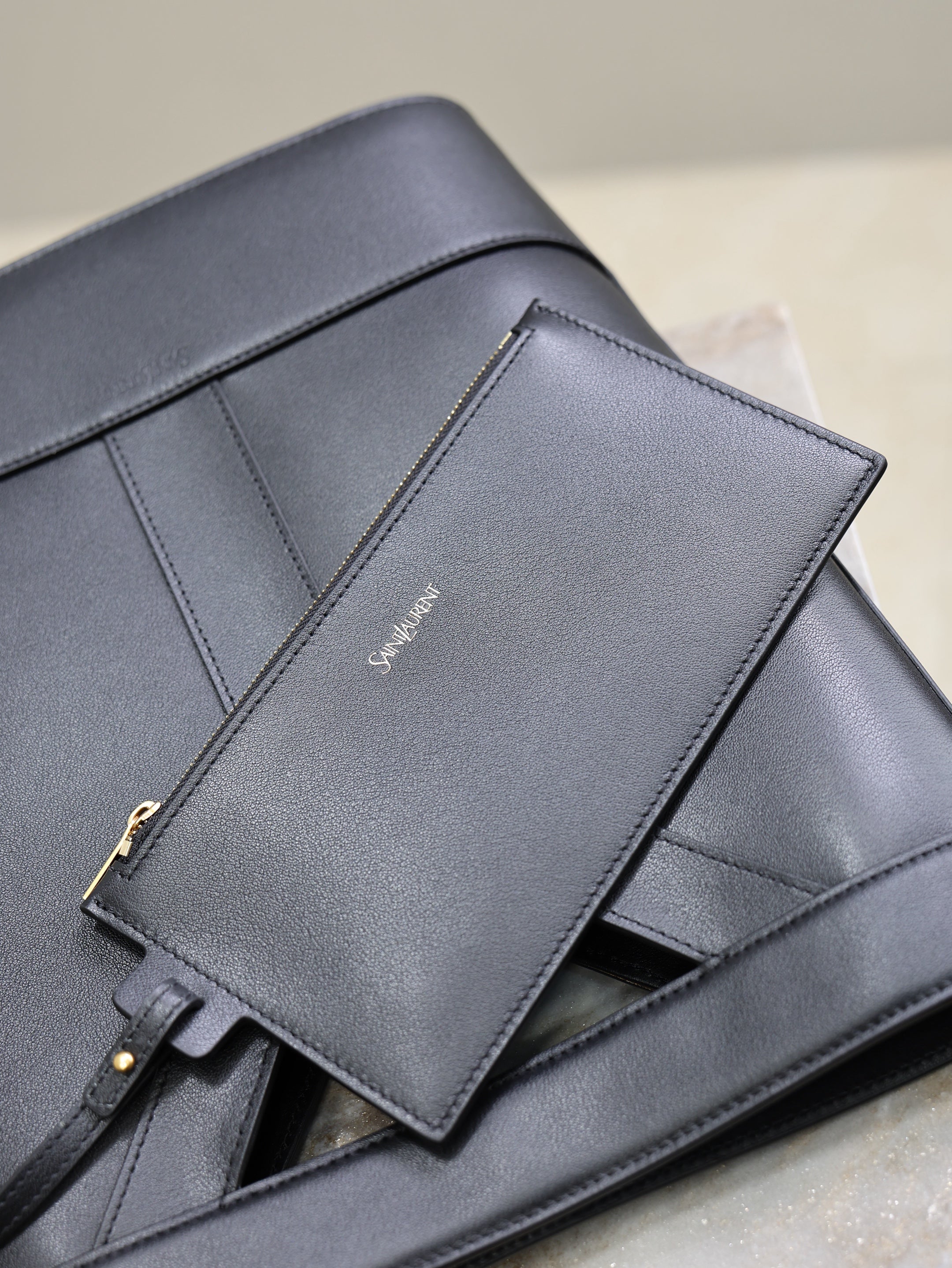 SAINT LAURENT YSL 25S Y SMALL BUCKET 29 IN BLACK CALFSKIN GOLD HARDWRE