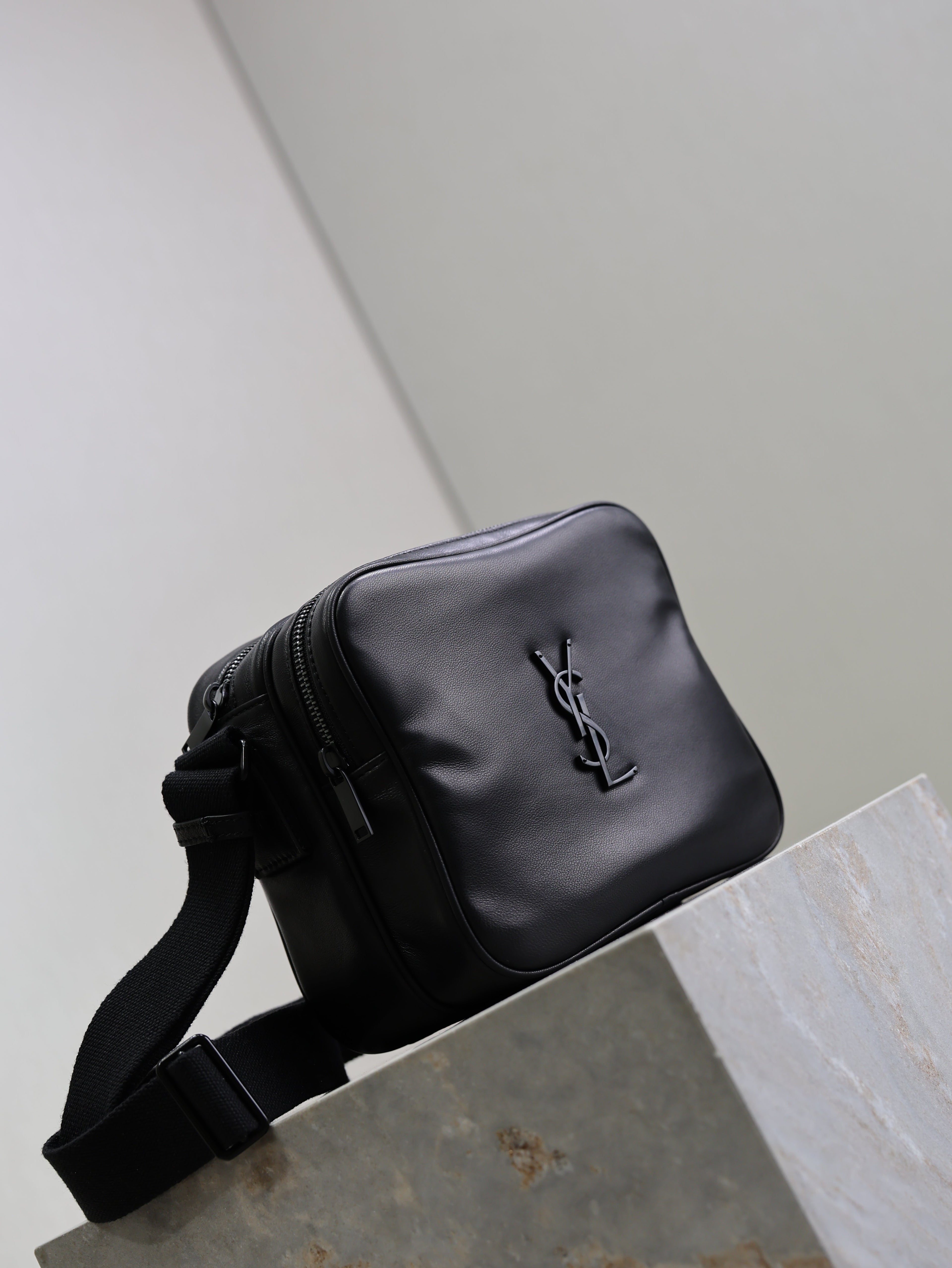 SAINT LAURENT YSL 25S NIKI CAMERA BAG 19 IN BLACK CALFSKIN