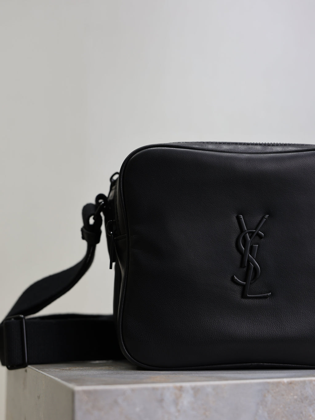 SAINT LAURENT YSL 25S NIKI CAMERA BAG 19 IN BLACK CALFSKIN