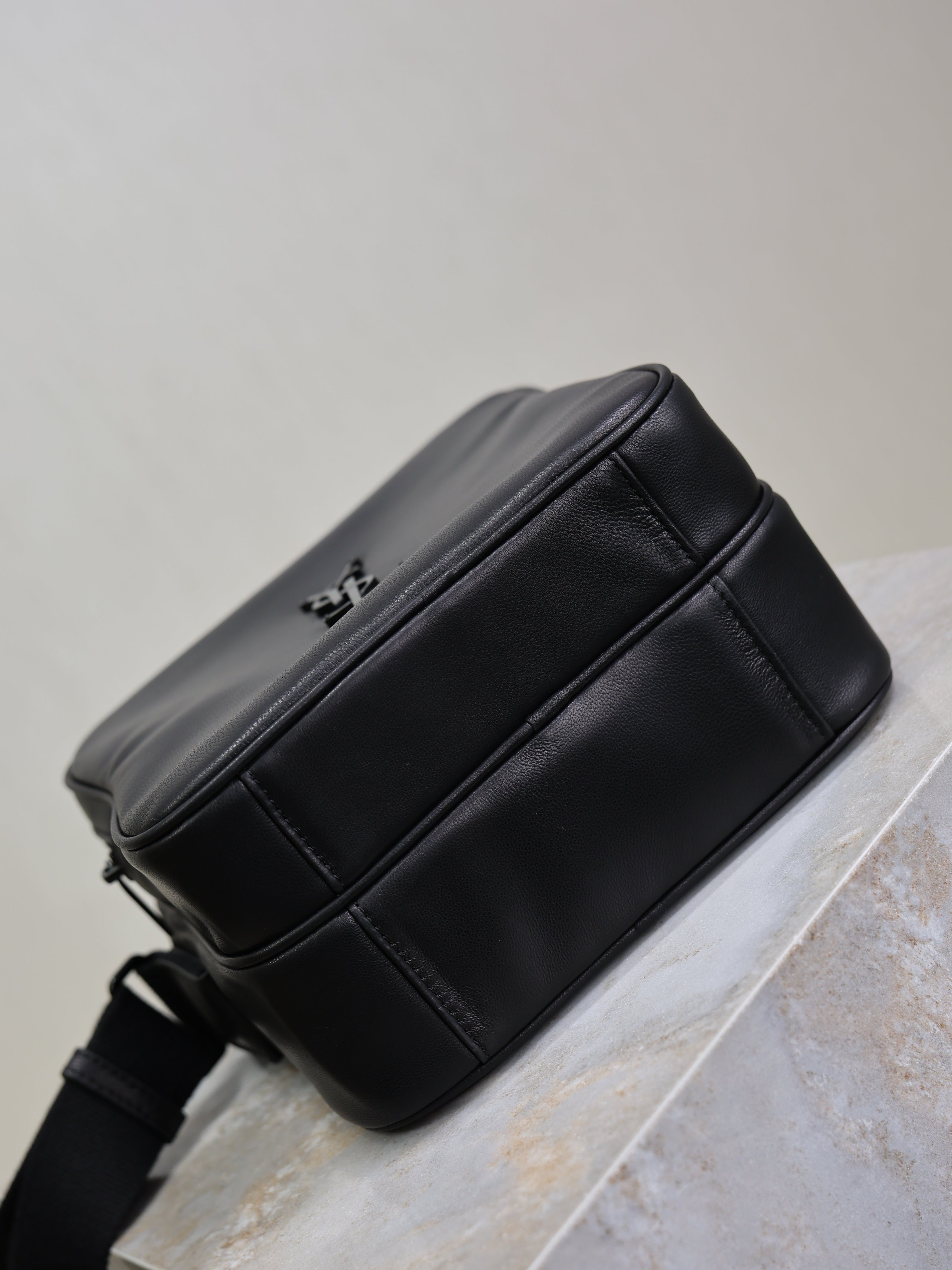 SAINT LAURENT YSL 25S NIKI CAMERA BAG 19 IN BLACK CALFSKIN