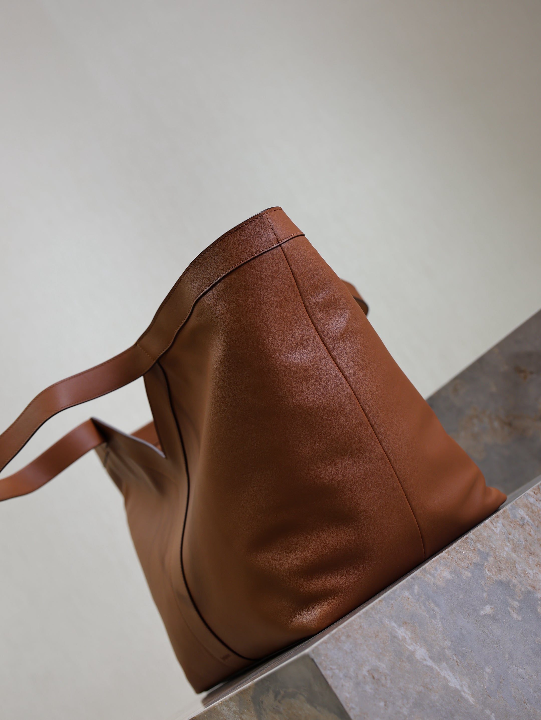 SAINT LAURENT YSL 25S Y TOTE 50 IN CARAMEL CALFSKIN GOLD HARDWARE