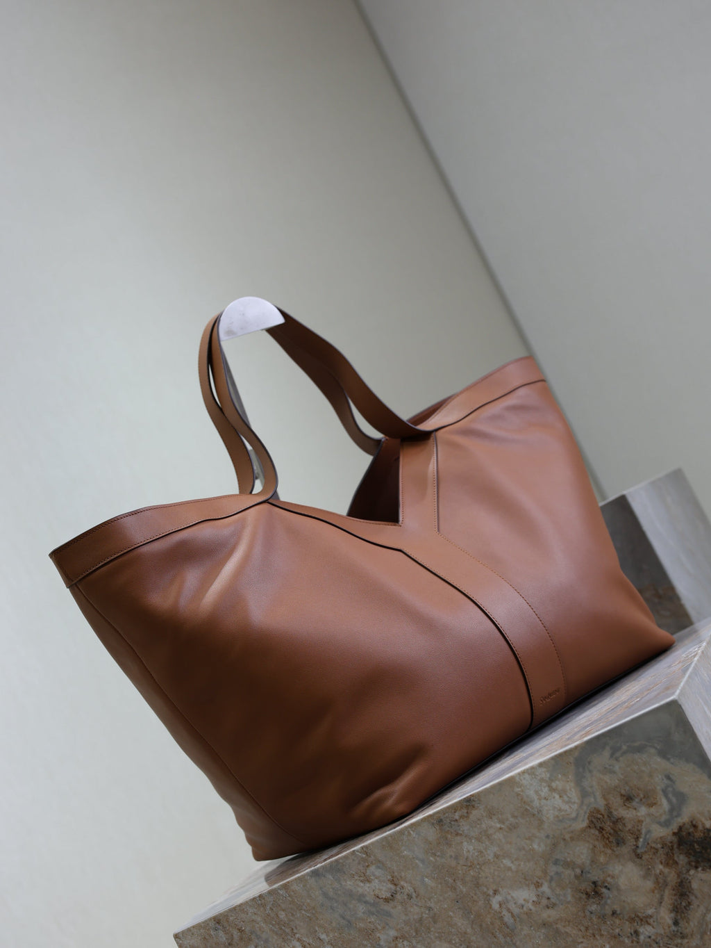 SAINT LAURENT YSL 25S Y TOTE 50 IN CARAMEL CALFSKIN GOLD HARDWARE
