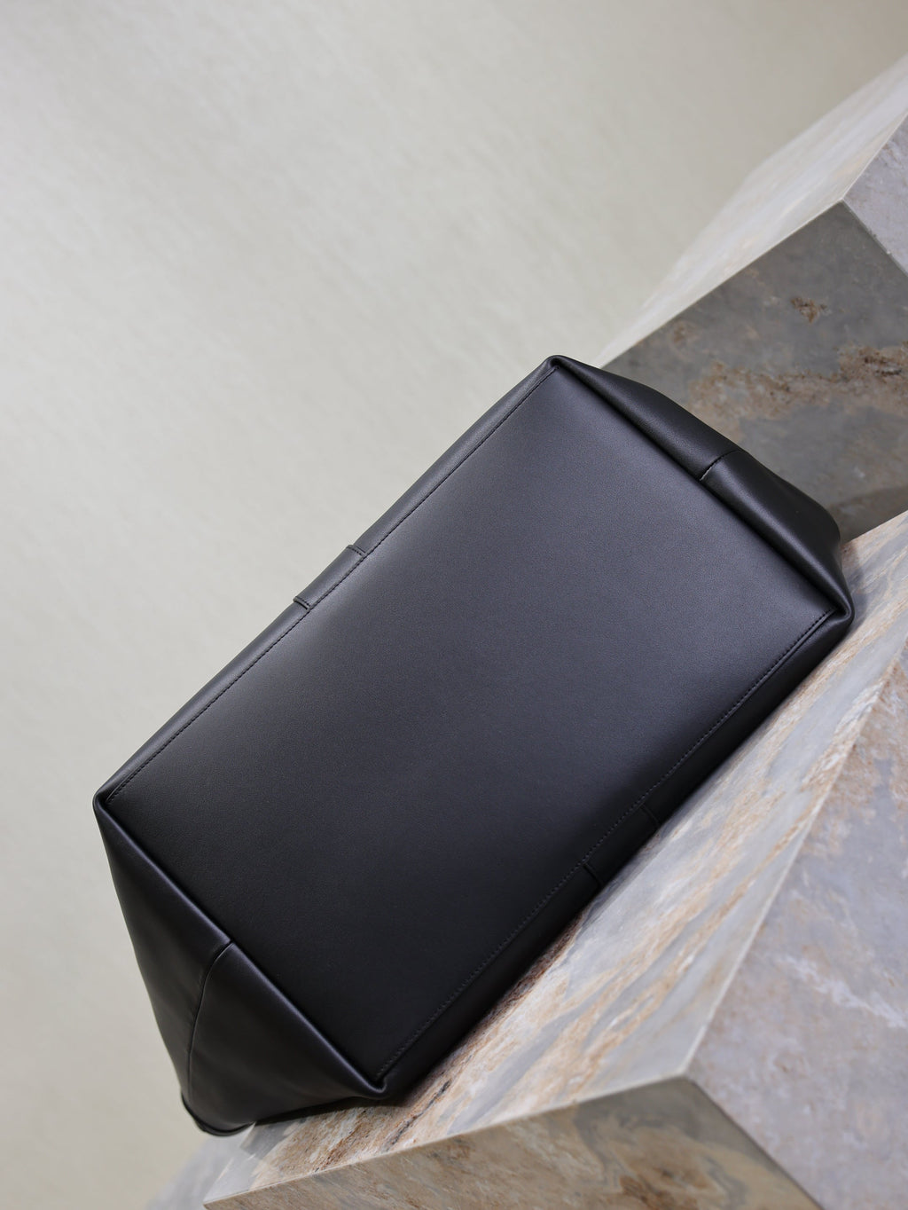 SAINT LAURENT YSL 25S Y TOTE 50 IN BLACK CALFSKIN GOLD HARDWRE
