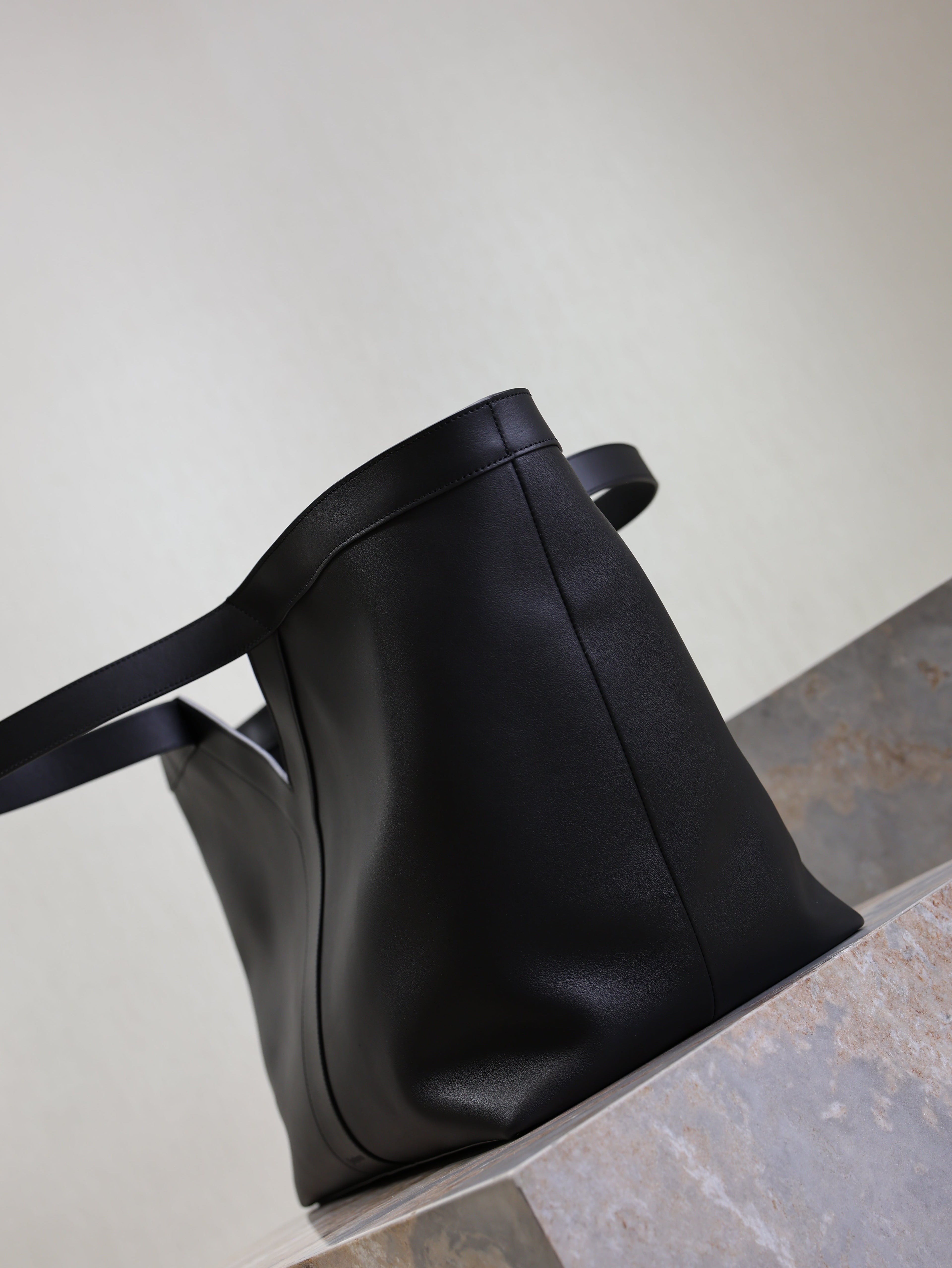 SAINT LAURENT YSL 25S Y TOTE 50 IN BLACK CALFSKIN GOLD HARDWRE
