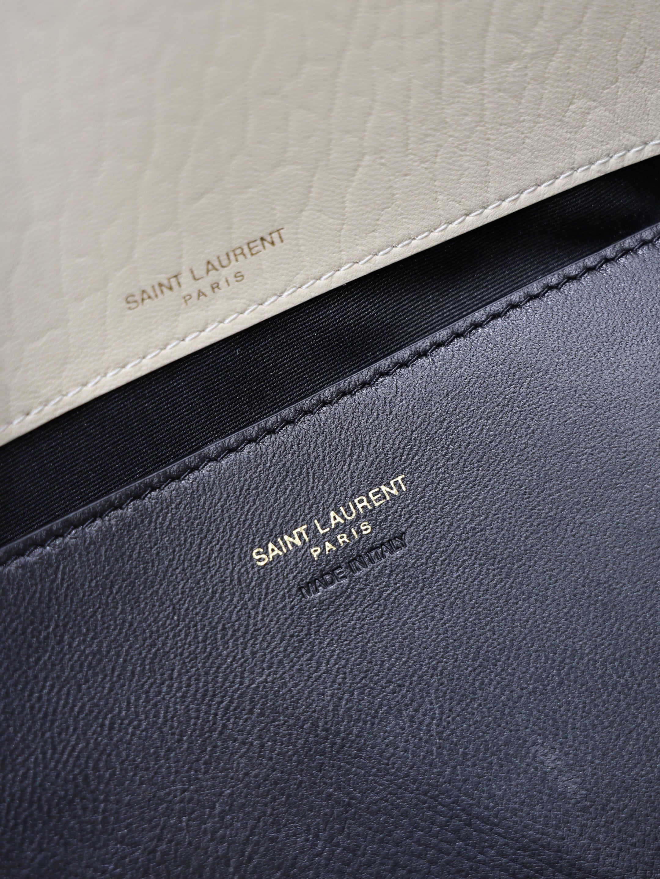 SAINT LAURENT YSL 25S CASSANDRE ENVELOPE MESSENGER 35 IN BLANC VINTAGE LAMBSKIN GOLD HARDWARE