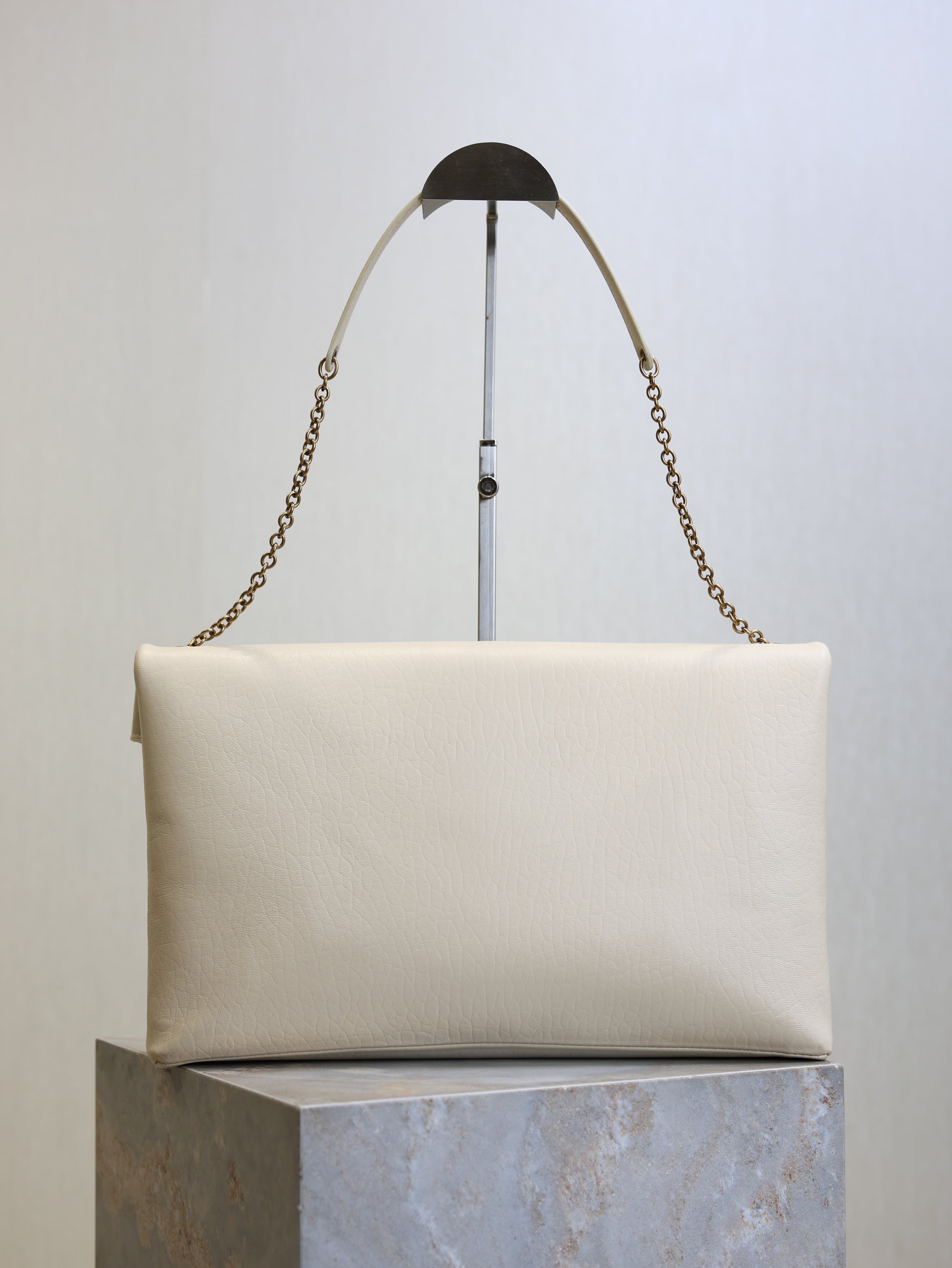 SAINT LAURENT YSL 25S CASSANDRE ENVELOPE MESSENGER 35 IN BLANC VINTAGE LAMBSKIN GOLD HARDWRE
