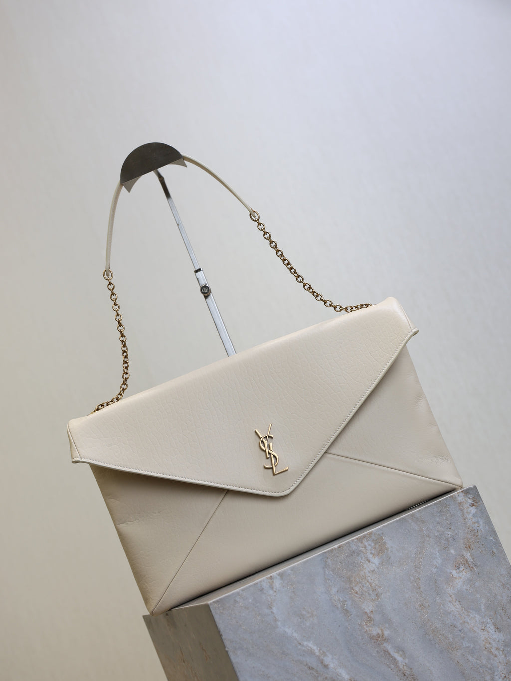 SAINT LAURENT YSL 25S CASSANDRE ENVELOPE MESSENGER 35 IN BLANC VINTAGE LAMBSKIN GOLD HARDWRE