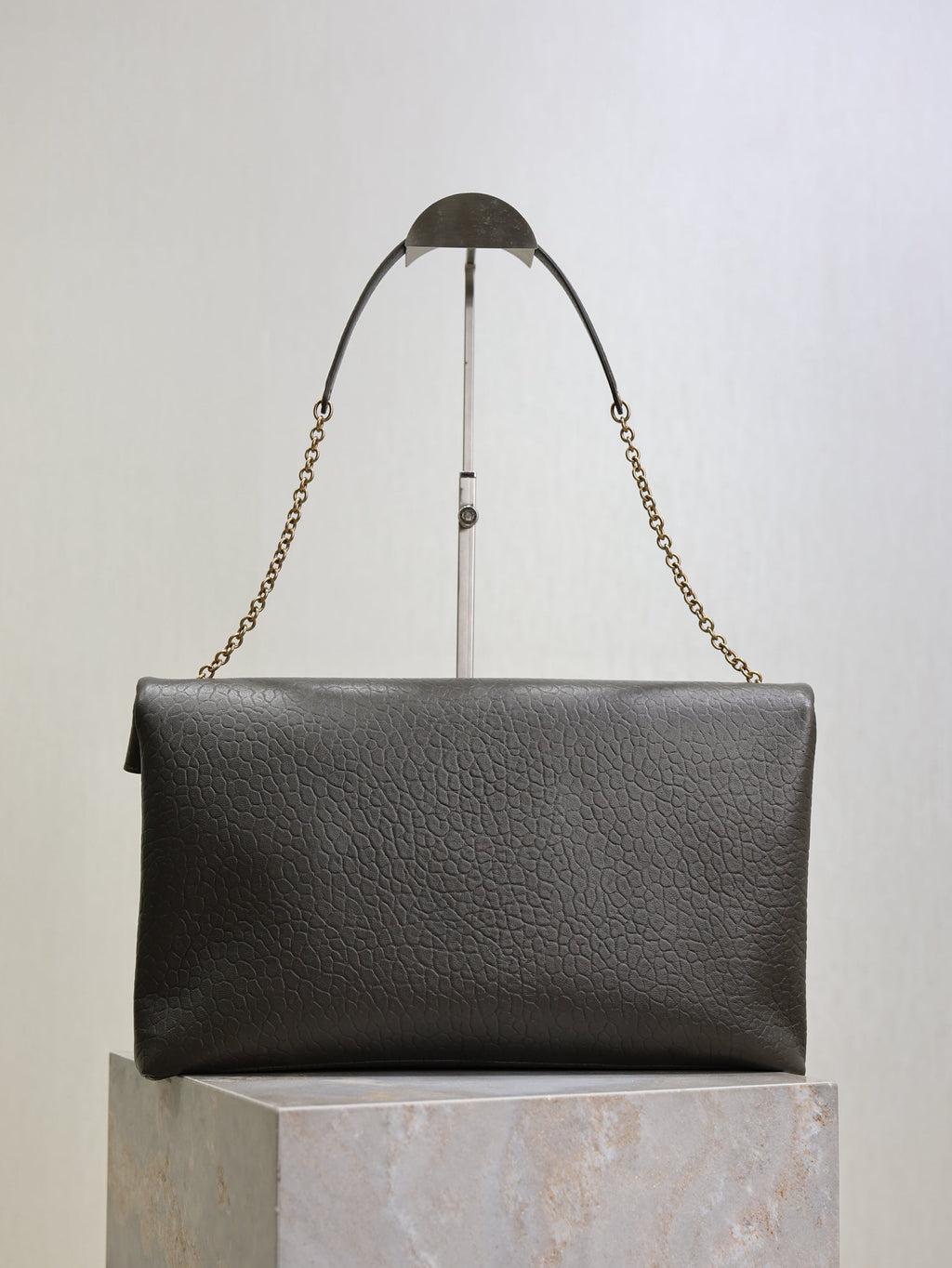 SAINT LAURENT YSL 25S CASSANDRE ENVELOPE MESSENGER 35 IN LIGHT MUSK LAMBSKIN GOLD HARDWARE