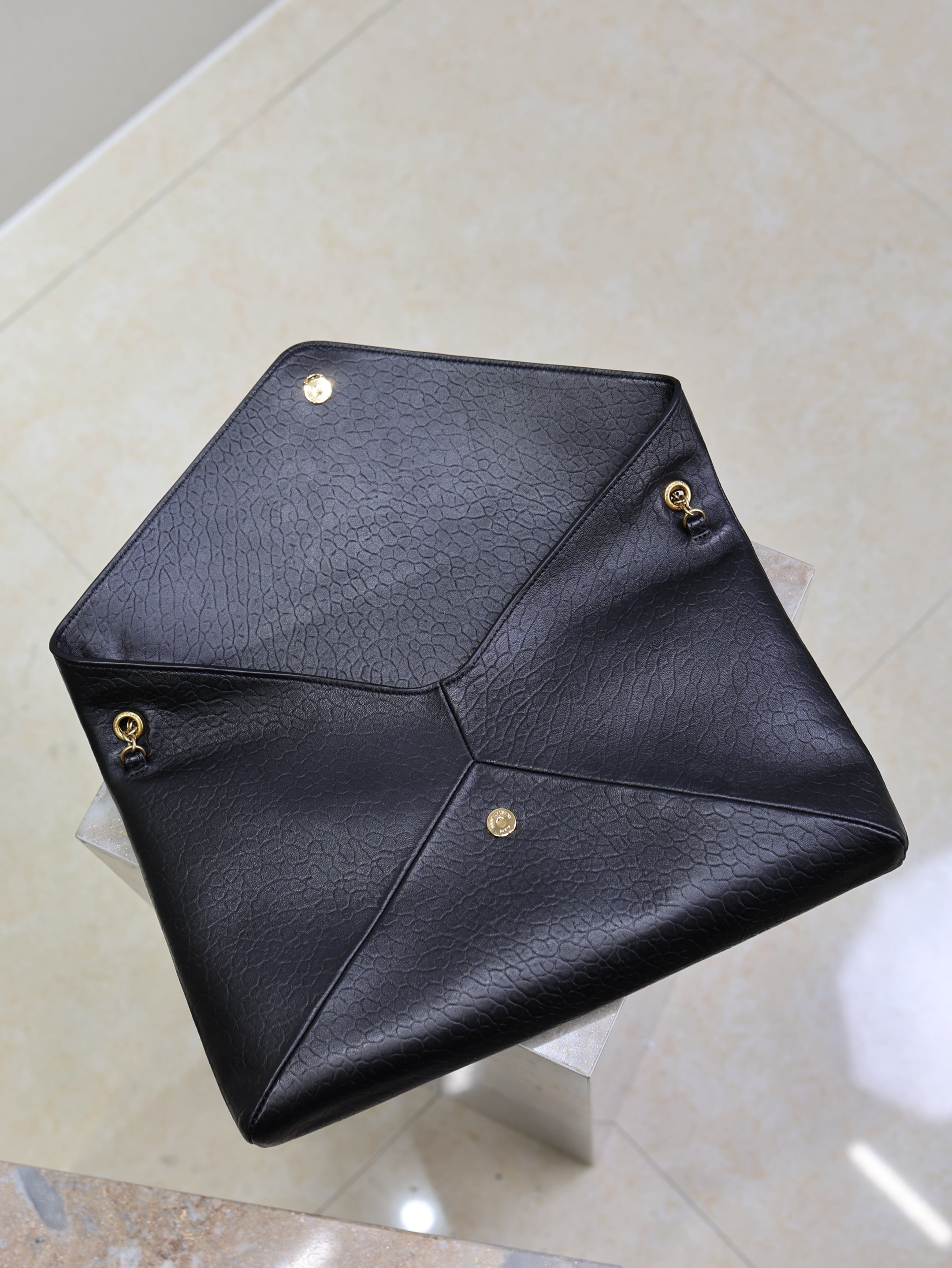 SAINT LAURENT YSL 25S CASSANDRE ENVELOPE MESSENGER 35 IN BLACK LAMBSKIN GOLD HARDWRE
