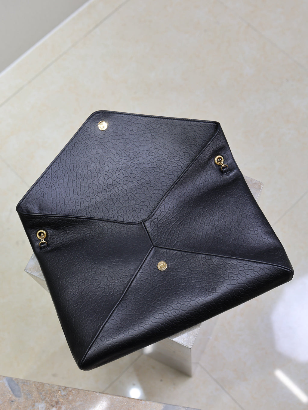 SAINT LAURENT YSL 25S CASSANDRE ENVELOPE MESSENGER 35 IN BLACK LAMBSKIN GOLD HARDWARE