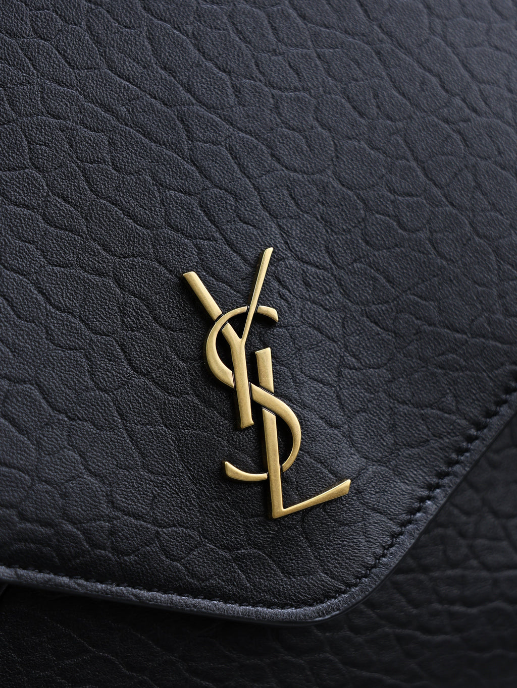 SAINT LAURENT YSL 25S CASSANDRE ENVELOPE MESSENGER 35 IN BLACK LAMBSKIN GOLD HARDWARE