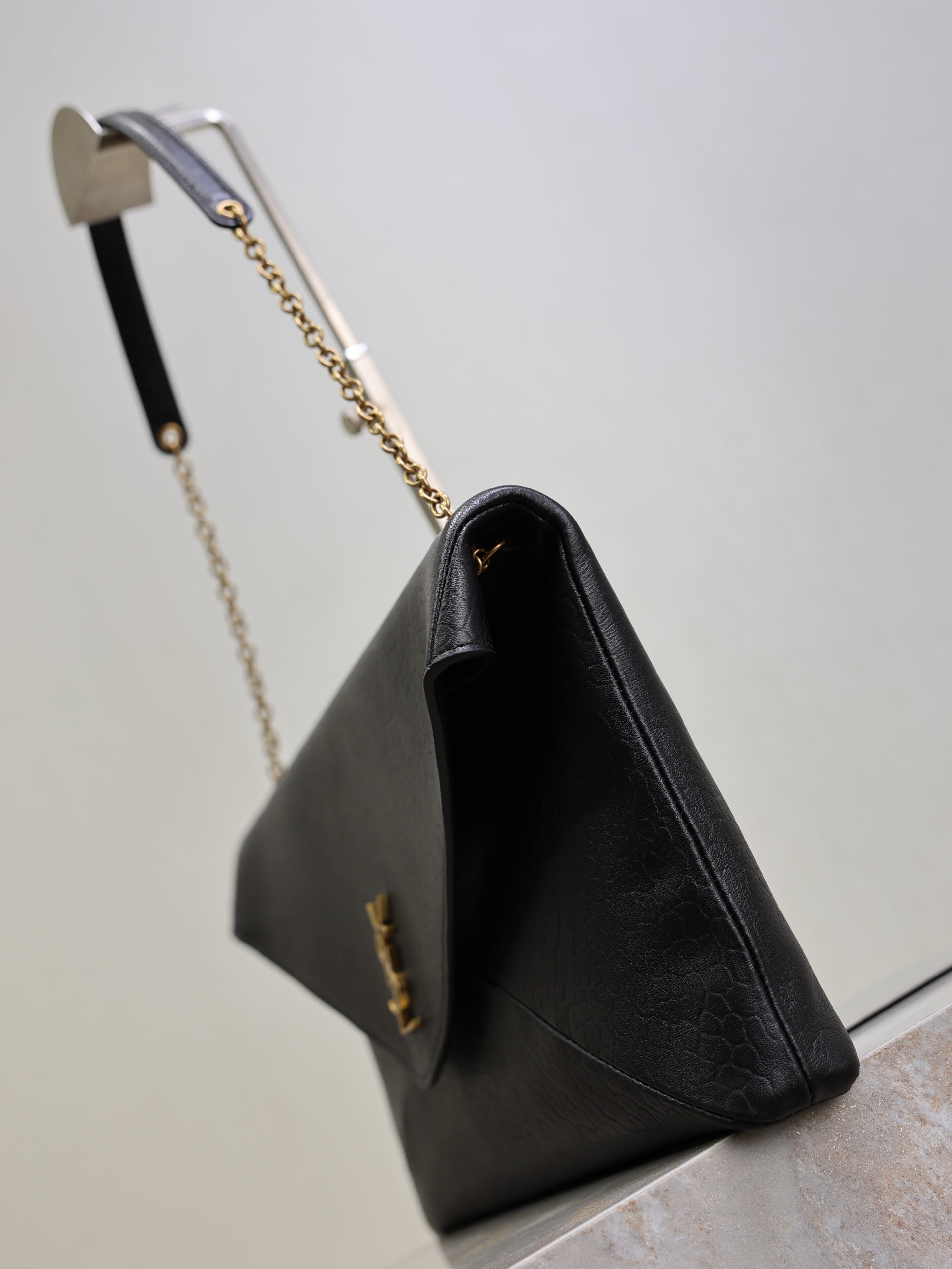 SAINT LAURENT YSL 25S CASSANDRE ENVELOPE MESSENGER 35 IN BLACK LAMBSKIN GOLD HARDWARE