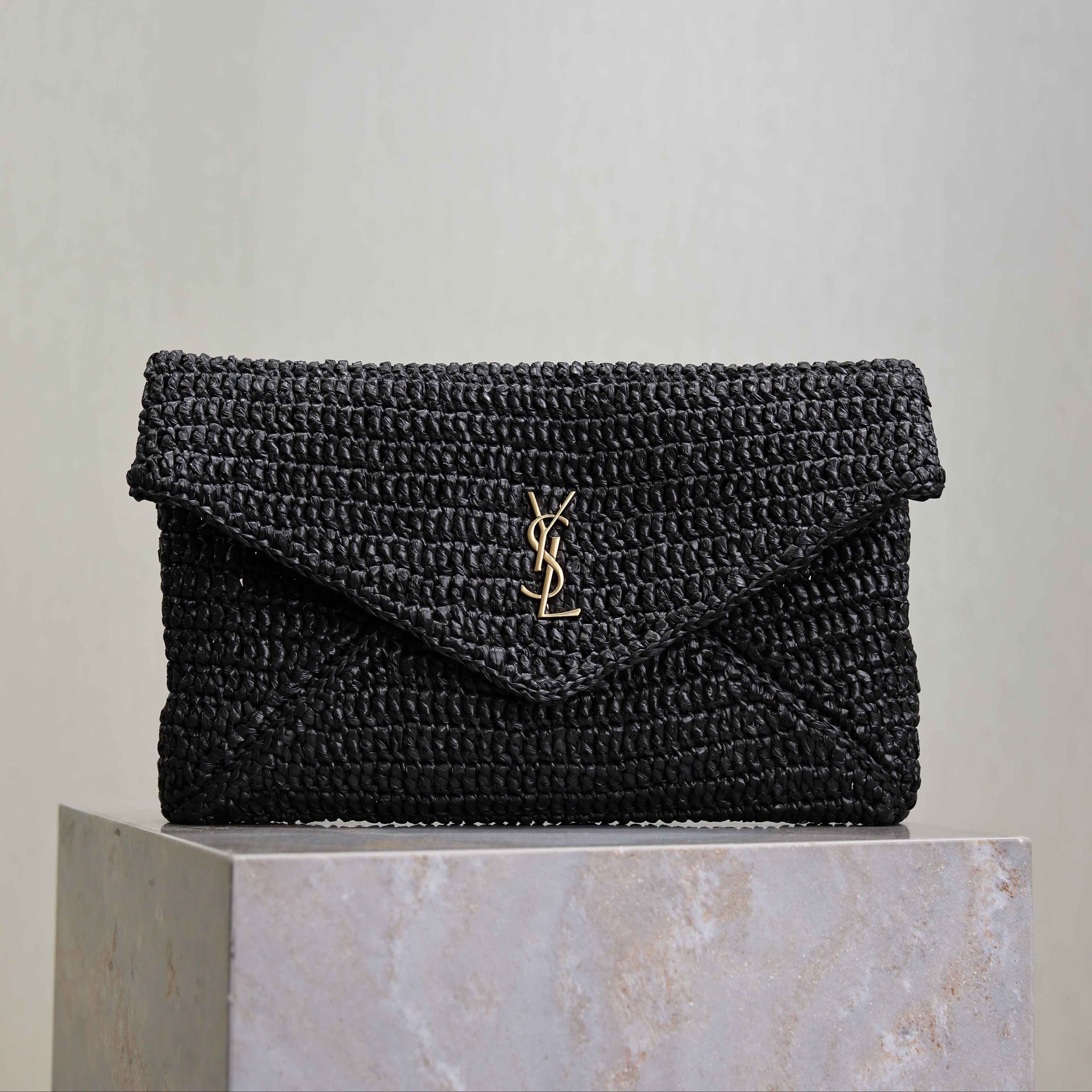 SAINT LAURENT YSL 25S CASSANDRE LARGE ENVELOPE POUCH 29 IN BLACK RAFFIA GOLD HARDWRE
