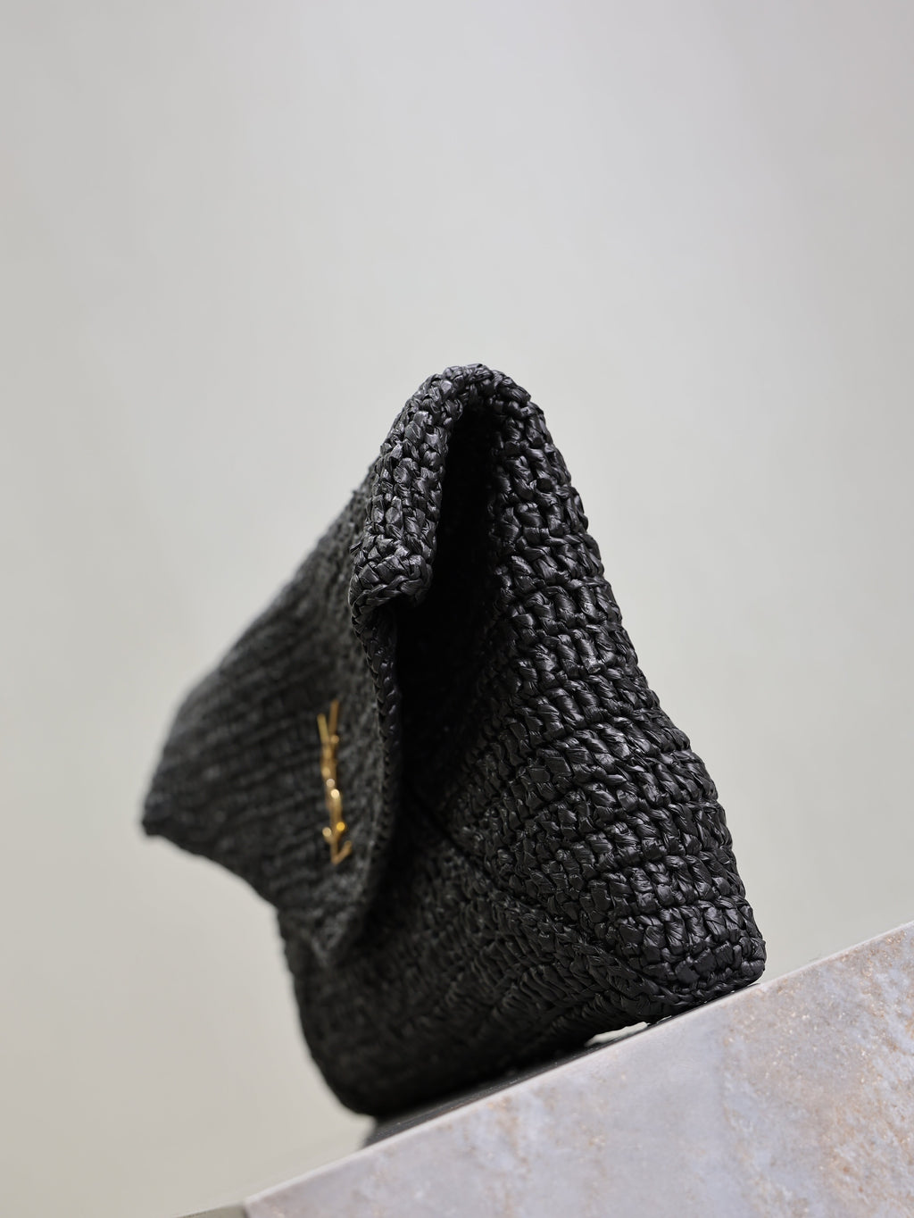 SAINT LAURENT YSL 25S CASSANDRE LARGE ENVELOPE POUCH 29 IN BLACK RAFFIA GOLD HARDWARE