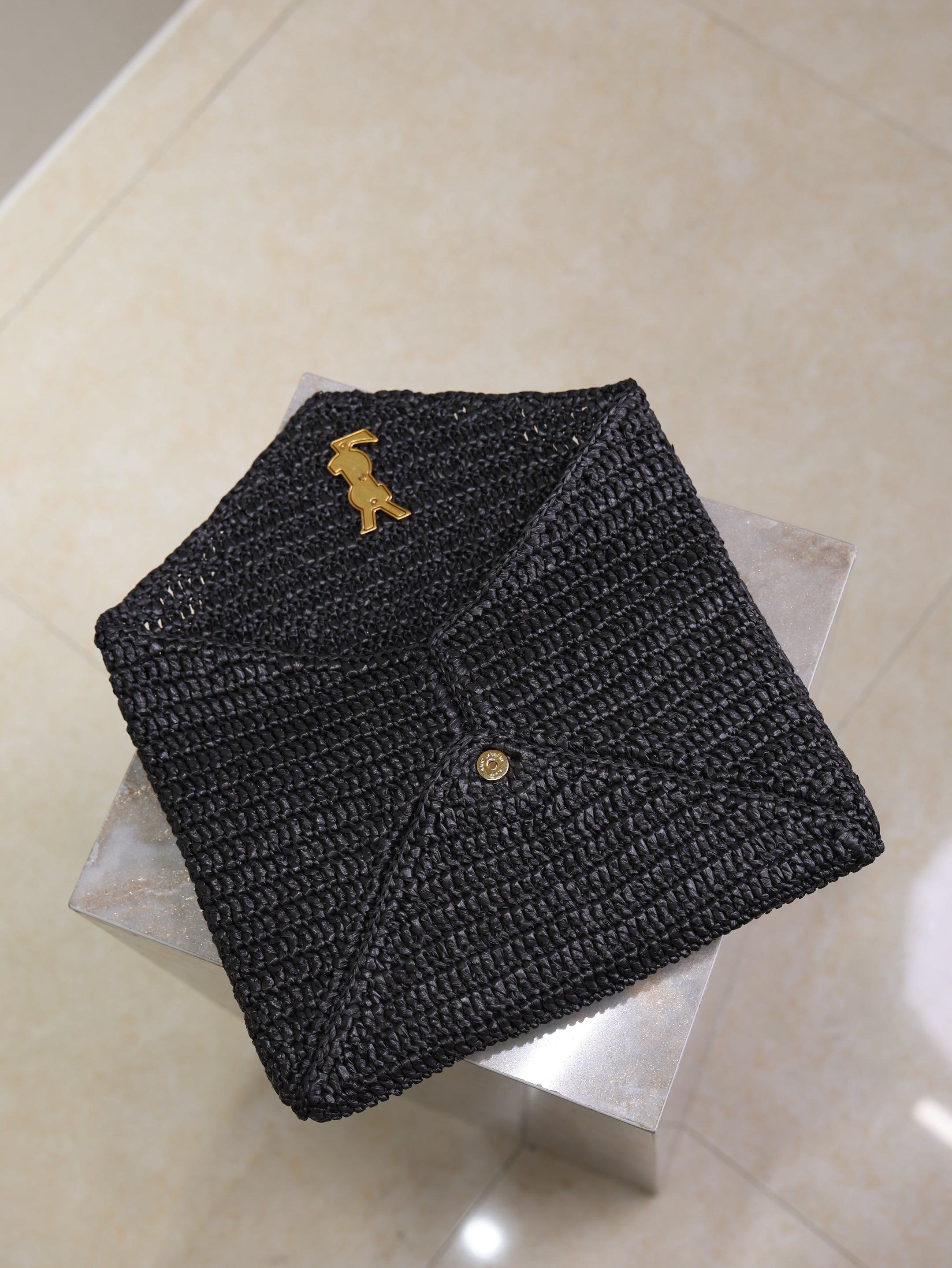 SAINT LAURENT YSL 25S CASSANDRE LARGE ENVELOPE POUCH 29 IN BLACK RAFFIA GOLD HARDWARE